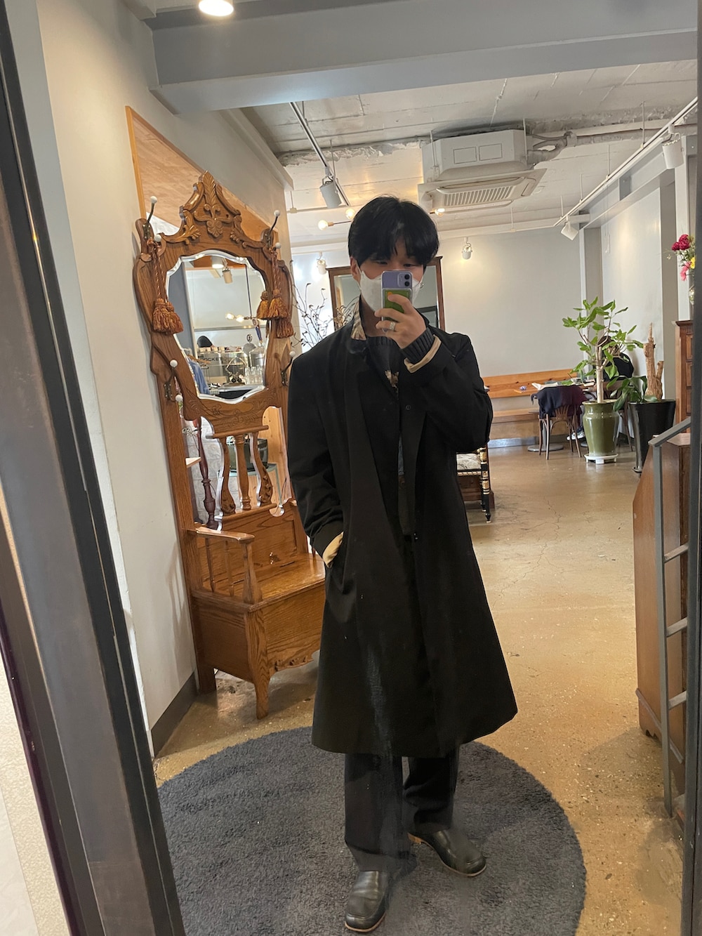 「LOEWE、polobear、Polo Ralph Lauren、AURALEE、causal、trench coat、casual、burberry」｜「AURALEEのアイテム（スラックス、ブルー系）」を使った、mofumofu0さん（メンズ・166cm）の秋コーディネートの3枚目の写真