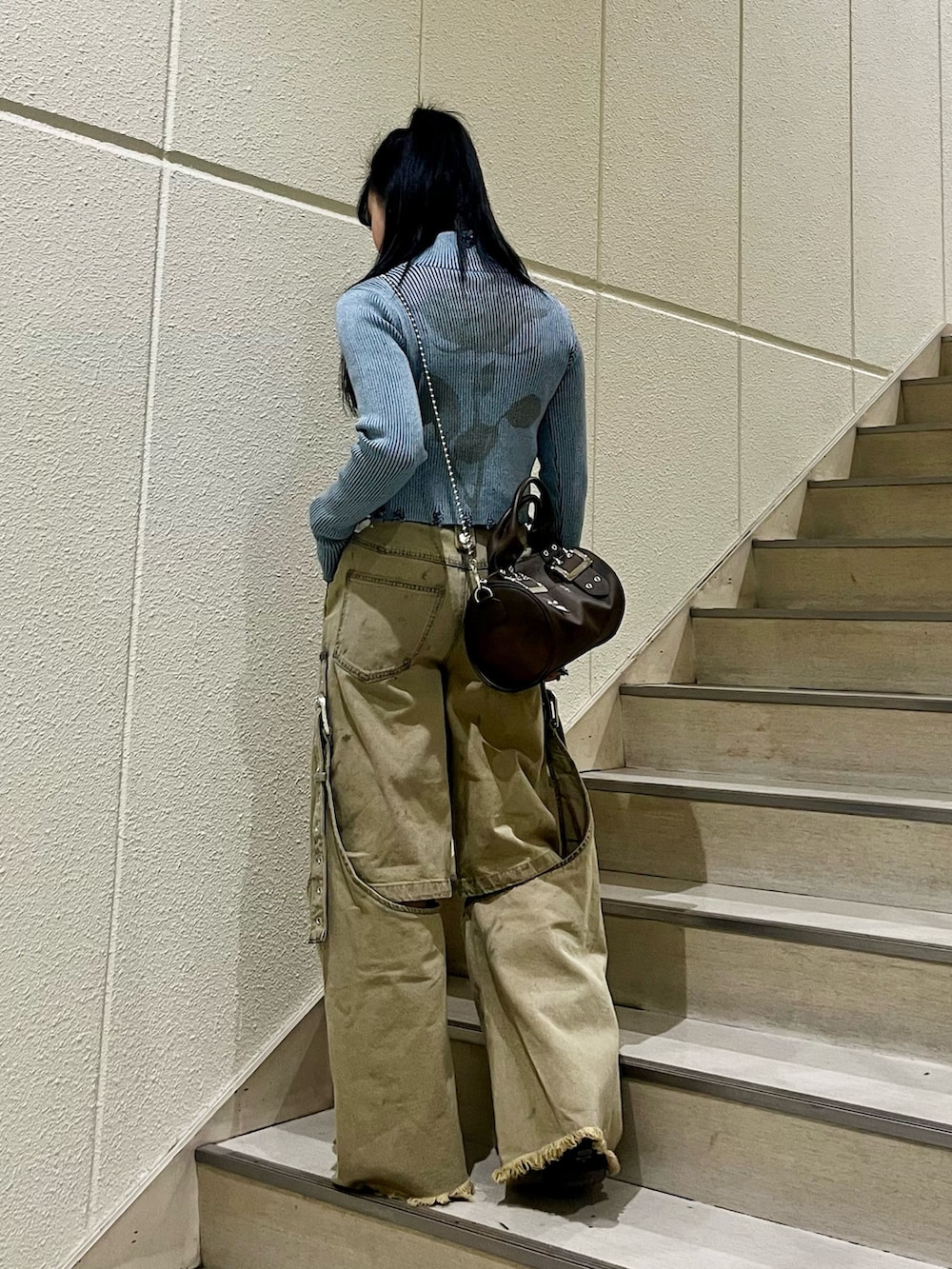 MAMIさんの「レースアップポインテットトゥパンプス（jouetie）」を使ったコーディネートの3枚目の写真