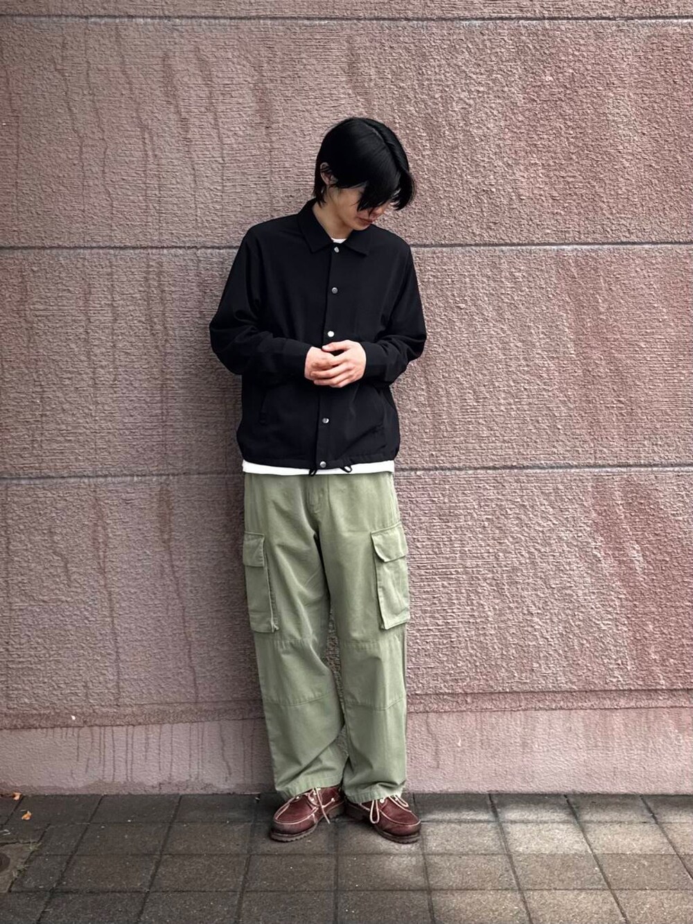 「シンプル、カジュアル、ラフ、春コーデ、春、春カラー、newarrival、春のジャケットスタイル」｜「ITEMS URBANRESEARCHのウォッシャブル×クールタッチ TRコーチジャケット（ブルゾン、ブラック系）」を使った、Shiragami Harutoさん（メンズ・175cm）の春コーディネートの2枚目の写真