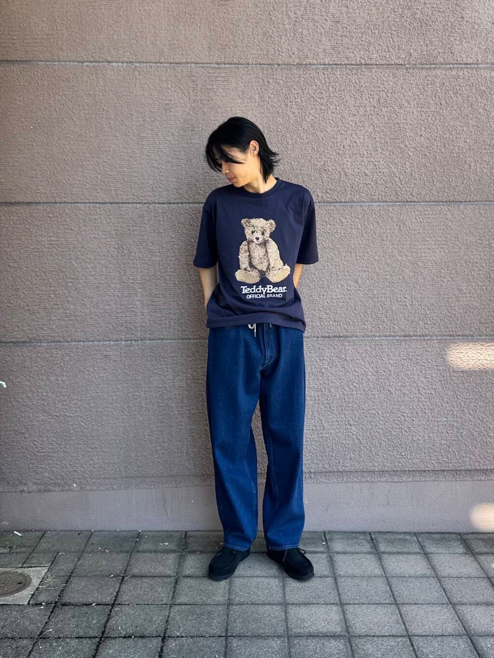 「シンプル、カジュアル、Tシャツ、ラフ、夏コーデ、夏、テディベアー、夏フェスコーデ、夏の快適通勤コーデ、一枚で決まるtシャツ」｜「LOTTOのLOTTO　5POCKET DENIM PANTS（デニムパンツ、ブルー系）」を使った、Shiragami Harutoさん（メンズ・175cm）の夏コーディネートの2枚目の写真