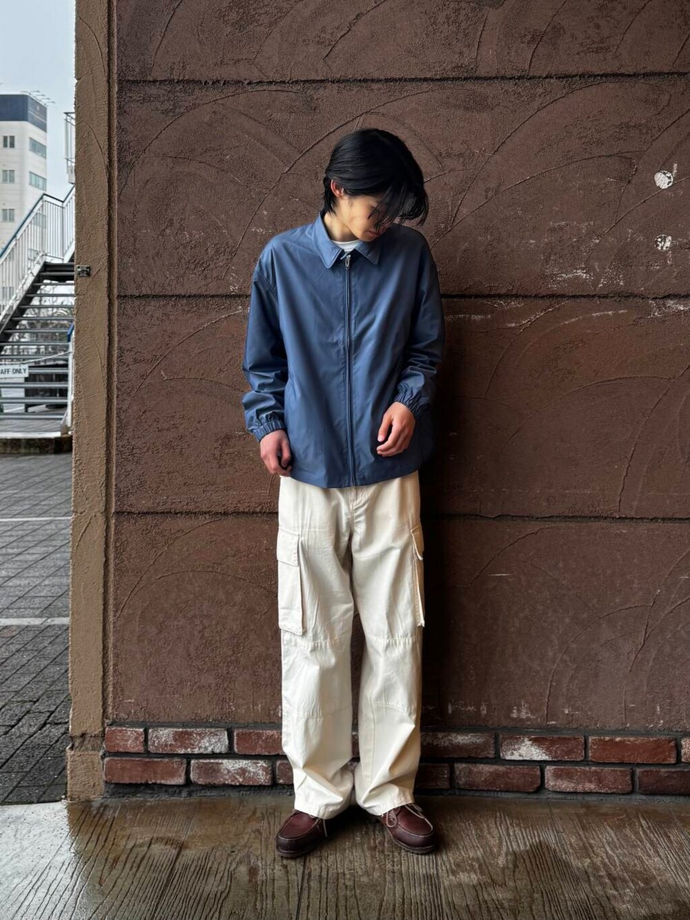 「シンプル、カジュアル、ラフ、春コーデ、春、newarrival、やや寒い、春のジャケットスタイル」｜「ITEMS URBANRESEARCHのナイロンシャンブレーハリントンジャケット（その他アウター、ブルー系）」を使った、Shiragami Harutoさん（メンズ・175cm）の春コーディネートの2枚目の写真