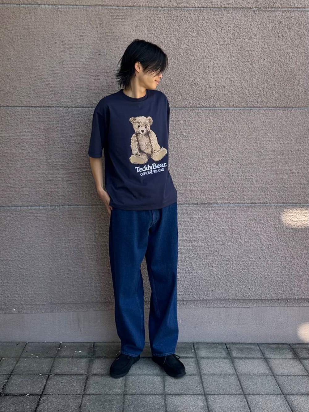 「シンプル、カジュアル、Tシャツ、ラフ、夏コーデ、夏、テディベアー、夏フェスコーデ、夏の快適通勤コーデ、一枚で決まるtシャツ」｜「LOTTOのLOTTO　5POCKET DENIM PANTS（デニムパンツ、ブルー系）」を使った、Shiragami Harutoさん（メンズ・175cm）の夏コーディネートの3枚目の写真
