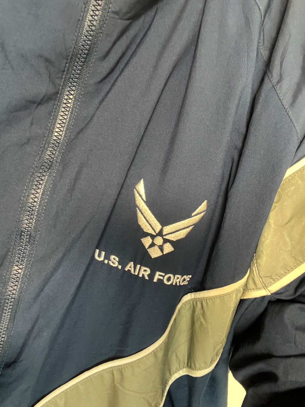 「ストリートMIX、ミリタリー、春コーデ」｜「U.S.AIR FORCEのアイテム（ナイロンジャケット、ブルー系）」を使った、ゆうさん（メンズ・166cm）の春コーディネートの2枚目の写真