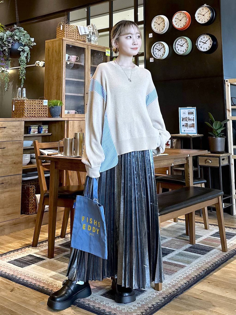 「個性派、FISHS EDDY、差し色コーデ、低身長、デート/ロマンティック、女子会、旅行、niko and ...、Tシャツ、ロンT、スカート、ロングスカート、トートバッグ、バッグ、オーバーサイズ」｜「niko and...の[MODE NORM CORE]ワッフル×ブロードプルオーバー（Tシャツ/カットソー、イエロー系）」を使った、すなぎもさん（レディース・153cm）の春コーディネートの4枚目の写真