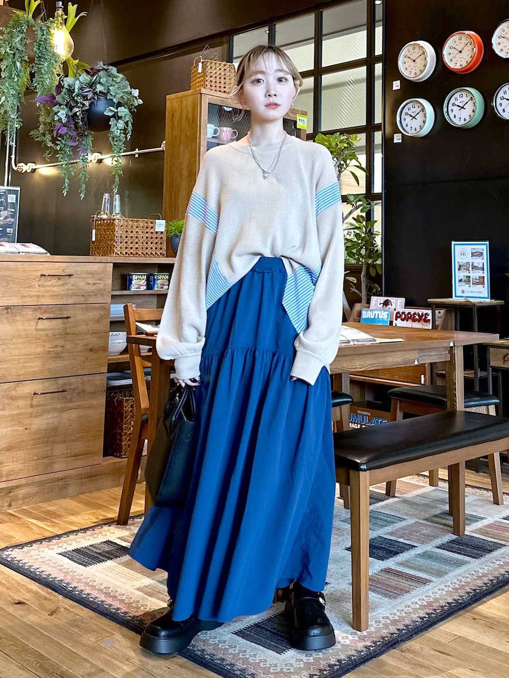 「差し色コーデ、低身長、個性派、デート/ロマンティック、女子会、旅行、niko and ...、Tシャツ、ロンT、スカート、ロングスカート、ハンドバッグ、ショルダーバッグ、バッグ、春コーデ」｜「niko and...の[MODE NORM CORE]ワッフル×ブロードプルオーバー（Tシャツ/カットソー、イエロー系）」を使った、すなぎもさん（レディース・153cm）の春コーディネートの4枚目の写真