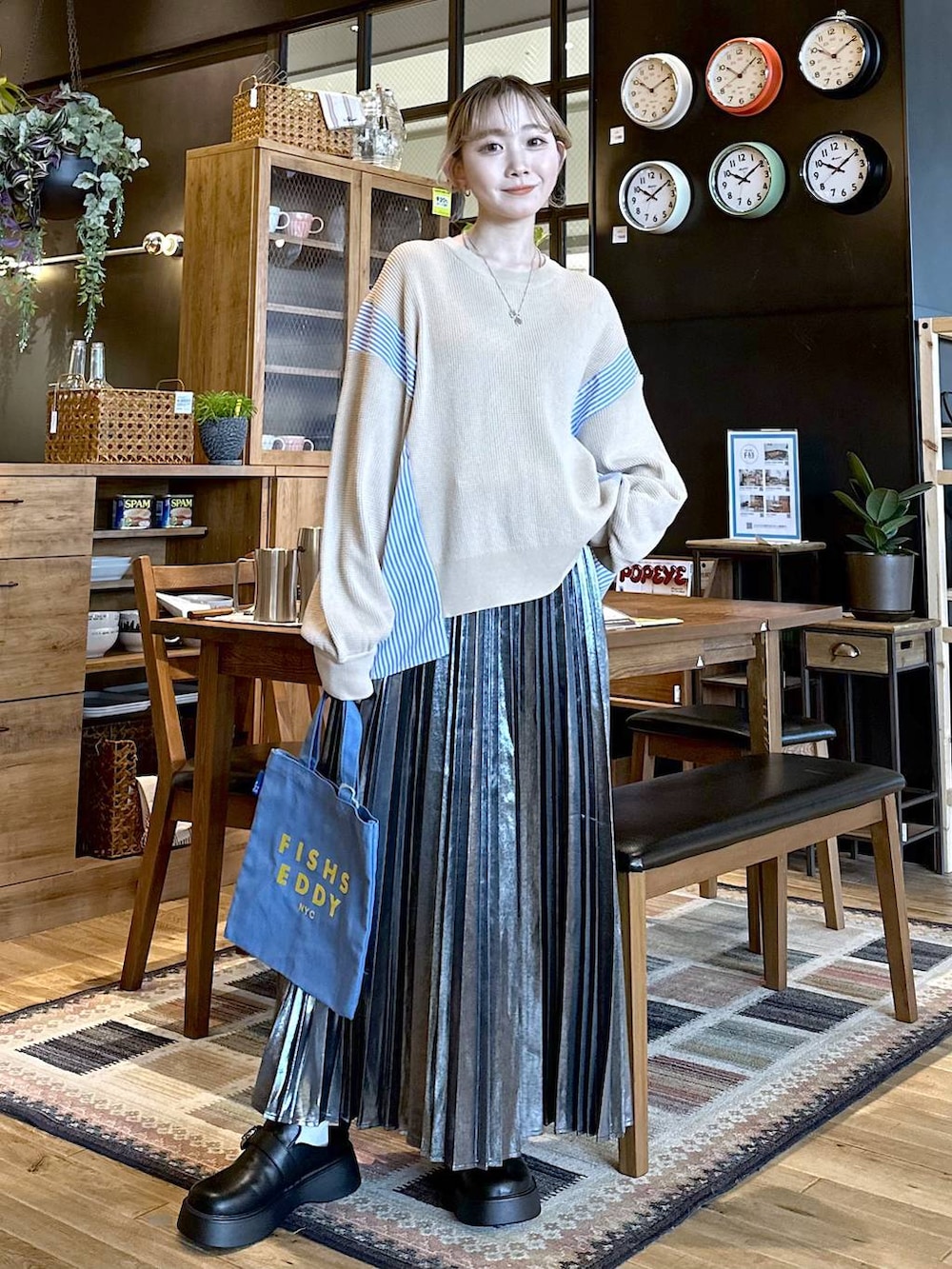 「個性派、FISHS EDDY、差し色コーデ、低身長、デート/ロマンティック、女子会、旅行、niko and ...、Tシャツ、ロンT、スカート、ロングスカート、トートバッグ、バッグ、オーバーサイズ」｜「niko and...の[MODE NORM CORE]ワッフル×ブロードプルオーバー（Tシャツ/カットソー、イエロー系）」を使った、すなぎもさん（レディース・153cm）の春コーディネートの3枚目の写真