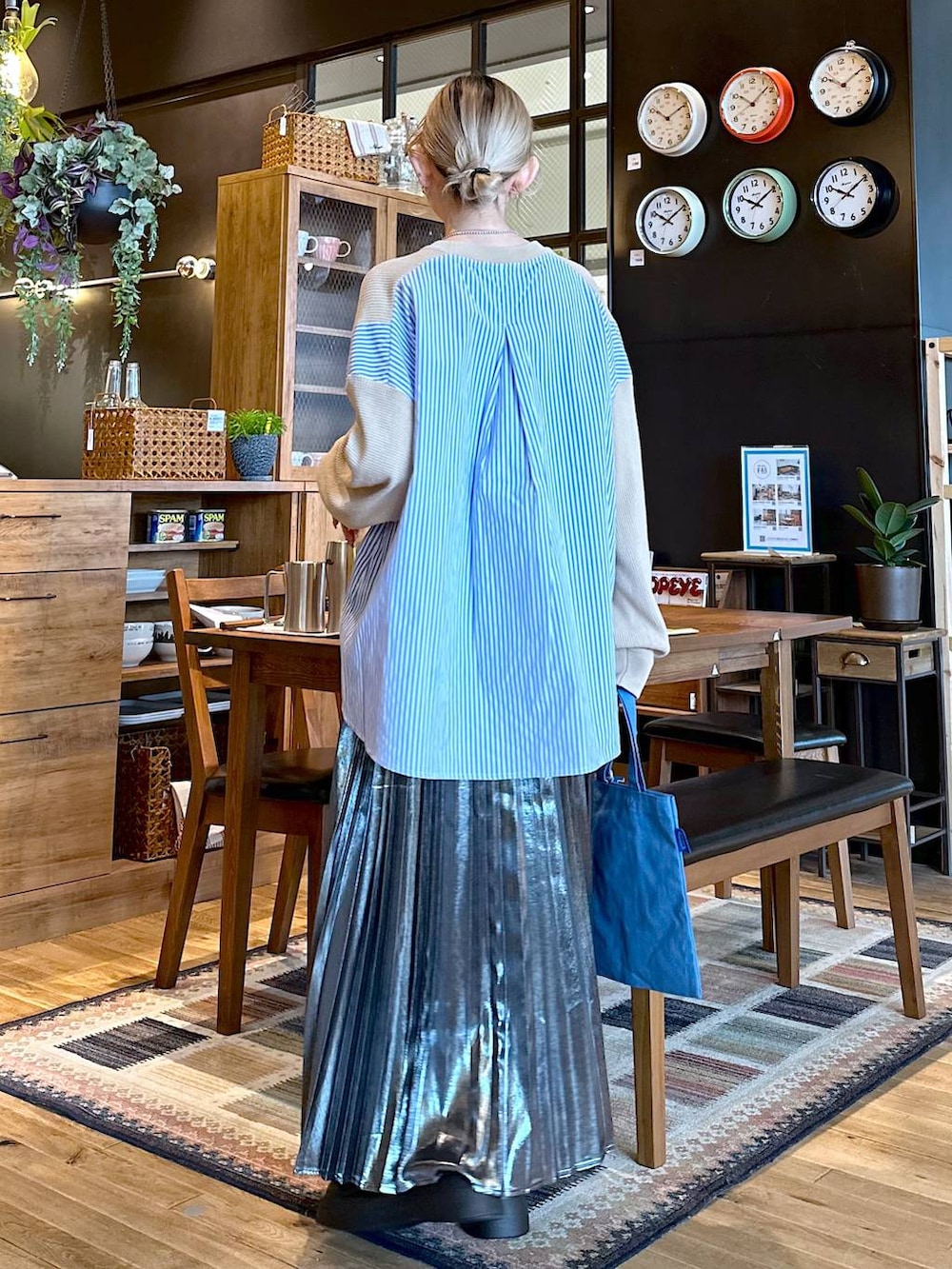 「個性派、FISHS EDDY、差し色コーデ、低身長、デート/ロマンティック、女子会、旅行、niko and ...、Tシャツ、ロンT、スカート、ロングスカート、トートバッグ、バッグ、オーバーサイズ」｜「niko and...の[MODE NORM CORE]ワッフル×ブロードプルオーバー（Tシャツ/カットソー、イエロー系）」を使った、すなぎもさん（レディース・153cm）の春コーディネートの2枚目の写真