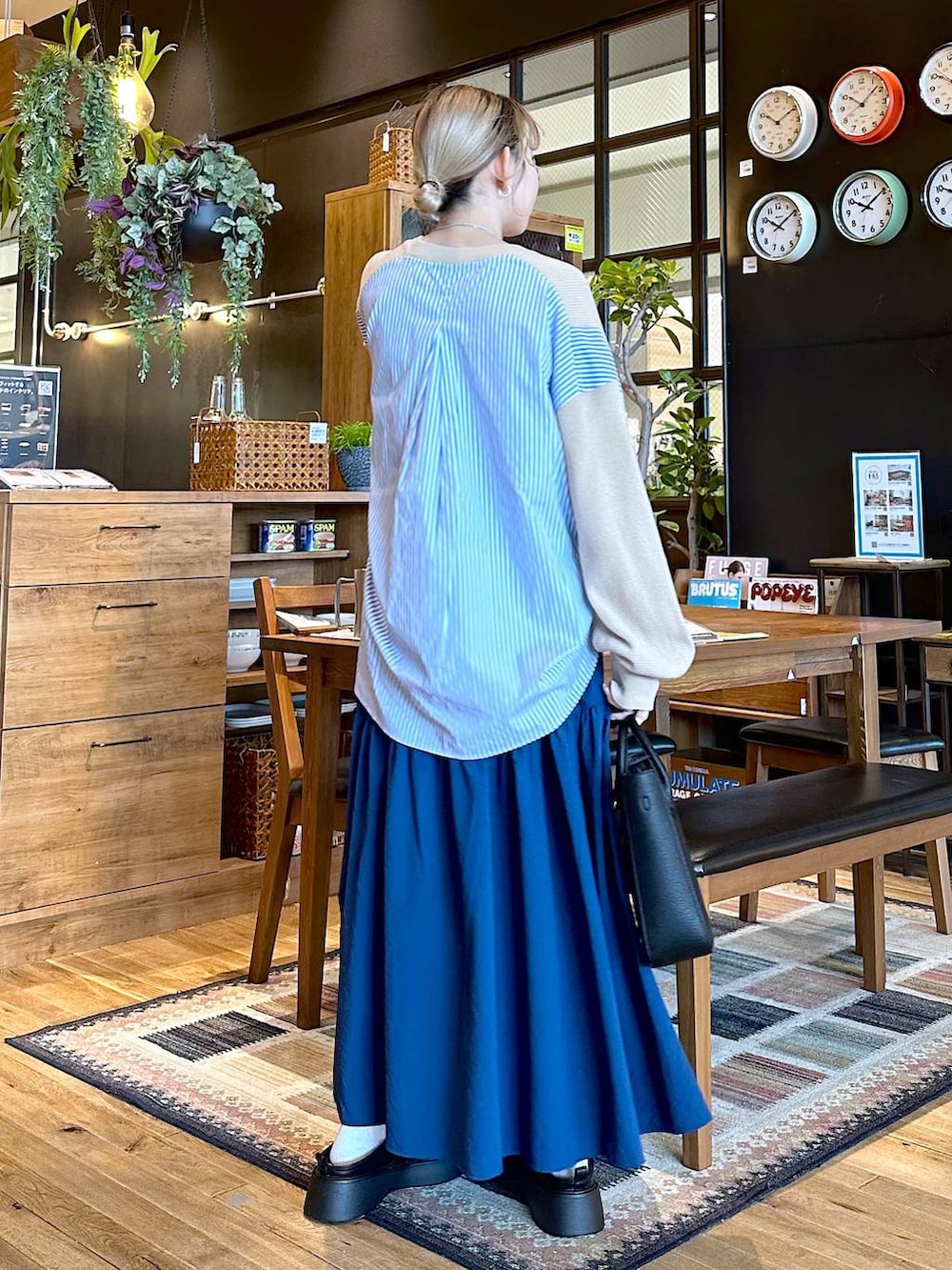 「差し色コーデ、低身長、個性派、デート/ロマンティック、女子会、旅行、niko and ...、Tシャツ、ロンT、スカート、ロングスカート、ハンドバッグ、ショルダーバッグ、バッグ、春コーデ」｜「niko and...の[MODE NORM CORE]ワッフル×ブロードプルオーバー（Tシャツ/カットソー、イエロー系）」を使った、すなぎもさん（レディース・153cm）の春コーディネートの2枚目の写真
