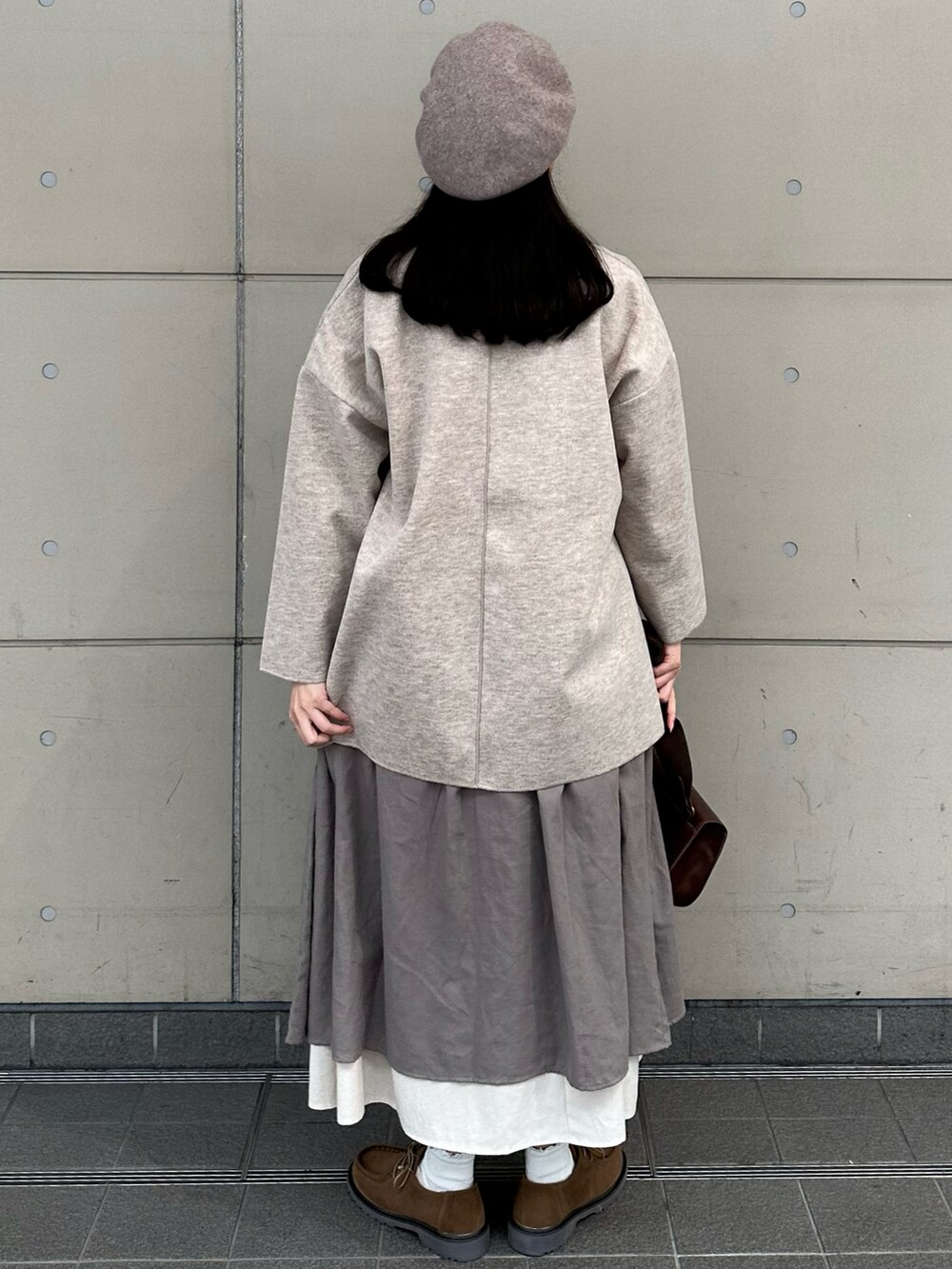 「大人カジュアル、お出かけコーデ、シンプルコーデ、プチプラコーデ、ベレー帽、ベージュ、淡色コーデ、ワンピース、ワントーンコーデ、ガーリー、SM2、おしゃれさんと繋がりたい、サマンサ モスモス(Samansa Mos2)、冬コーデ、ゆるコーデ」|「Samansa Mos2の杢カラーベレー帽(ハット、ブラウン系)」を使った、やまもとさん(レディース・161cm)の冬コーディネートの2枚目の写真