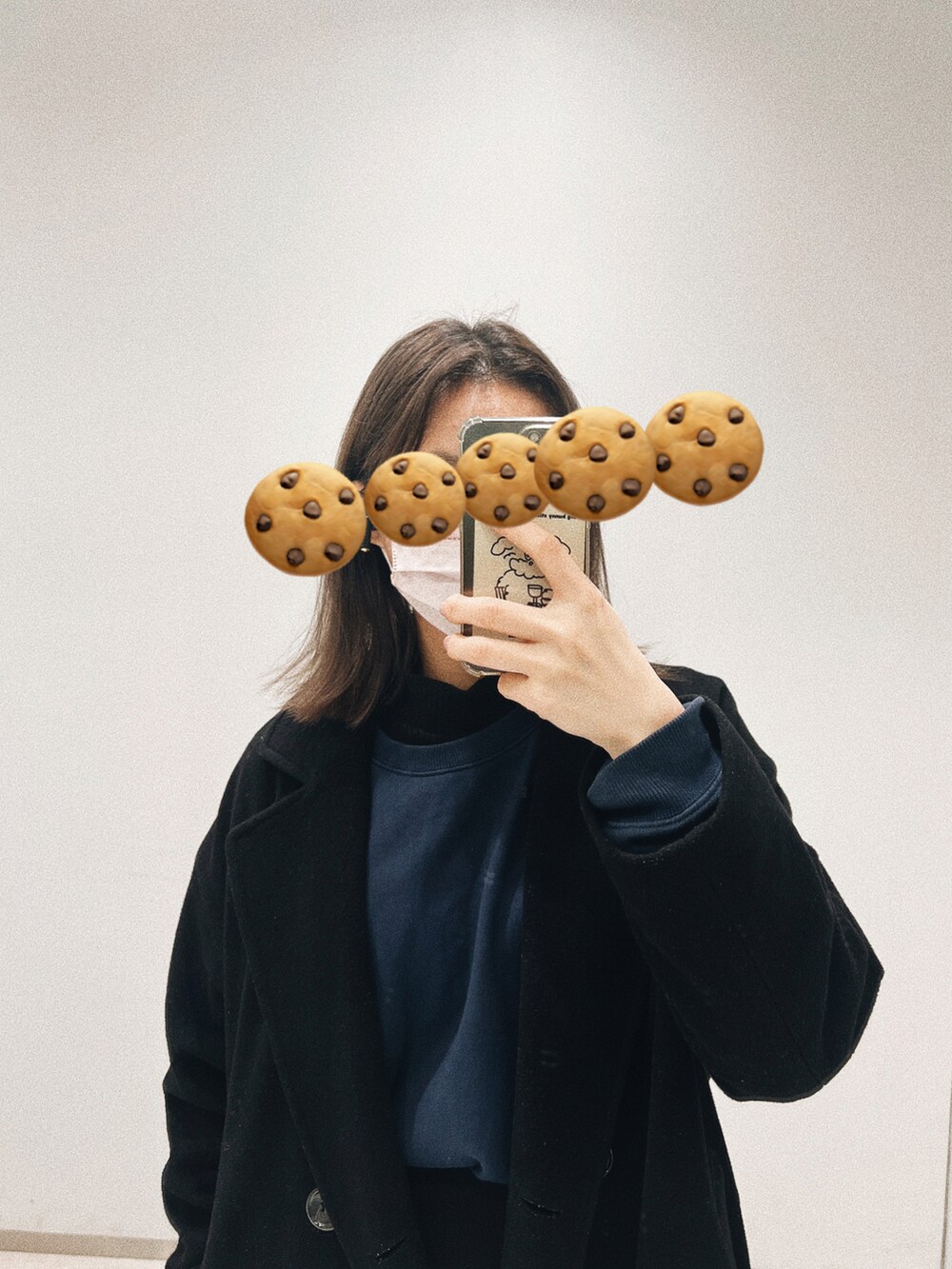 「秋のコーデ、冬コーデ、低身長コーデ、大人コーデ、シンプルスタイル、黒、学校」｜「Dr. MartensのAIRWEAR ドクターマーチン 1460 MONO 8EYE BLACK SMOOTH（ブーツ、ブラック系）」を使った、フランシスさん（レディース・156cm）の秋コーディネートの2枚目の写真