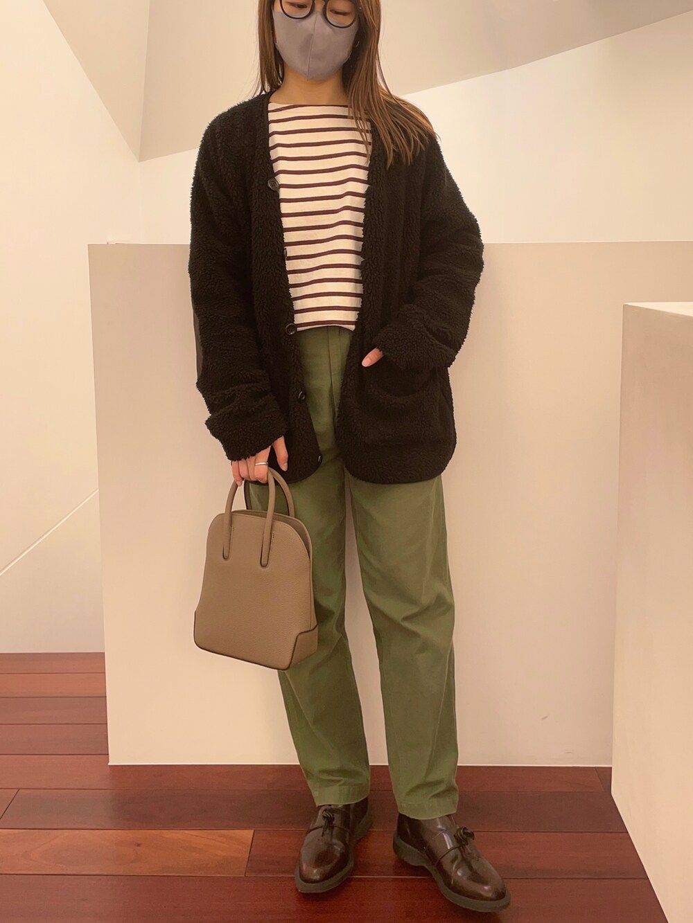「human womanのアイテム（Tシャツ/カットソー、ブラウン系）」を使った、matsumotoさん（レディース・158cm）の秋コーディネートの2枚目の写真