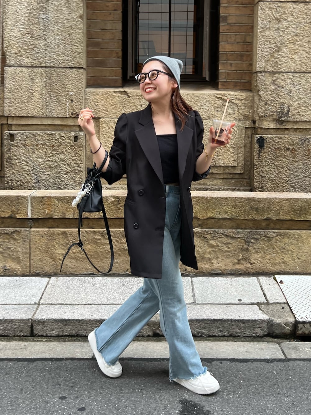 「今日のコスメと服、メガネ女子、ミニバッグ、韓国ファッション、休日スタイル、スニーカー、きれいめカジュアル、プチプラ、デニム、秋コーデ、ショルダーバッグ、ジャケットスタイル、お出かけコーデ、ニット帽、秋服まるっと大公開」｜「prose verseの【MOMO SELECT】リブビーニー（ニットキャップ/ビーニー、グレー系）」を使った、ももぞうさん（レディース・154cm）の秋コーディネートの3枚目の写真