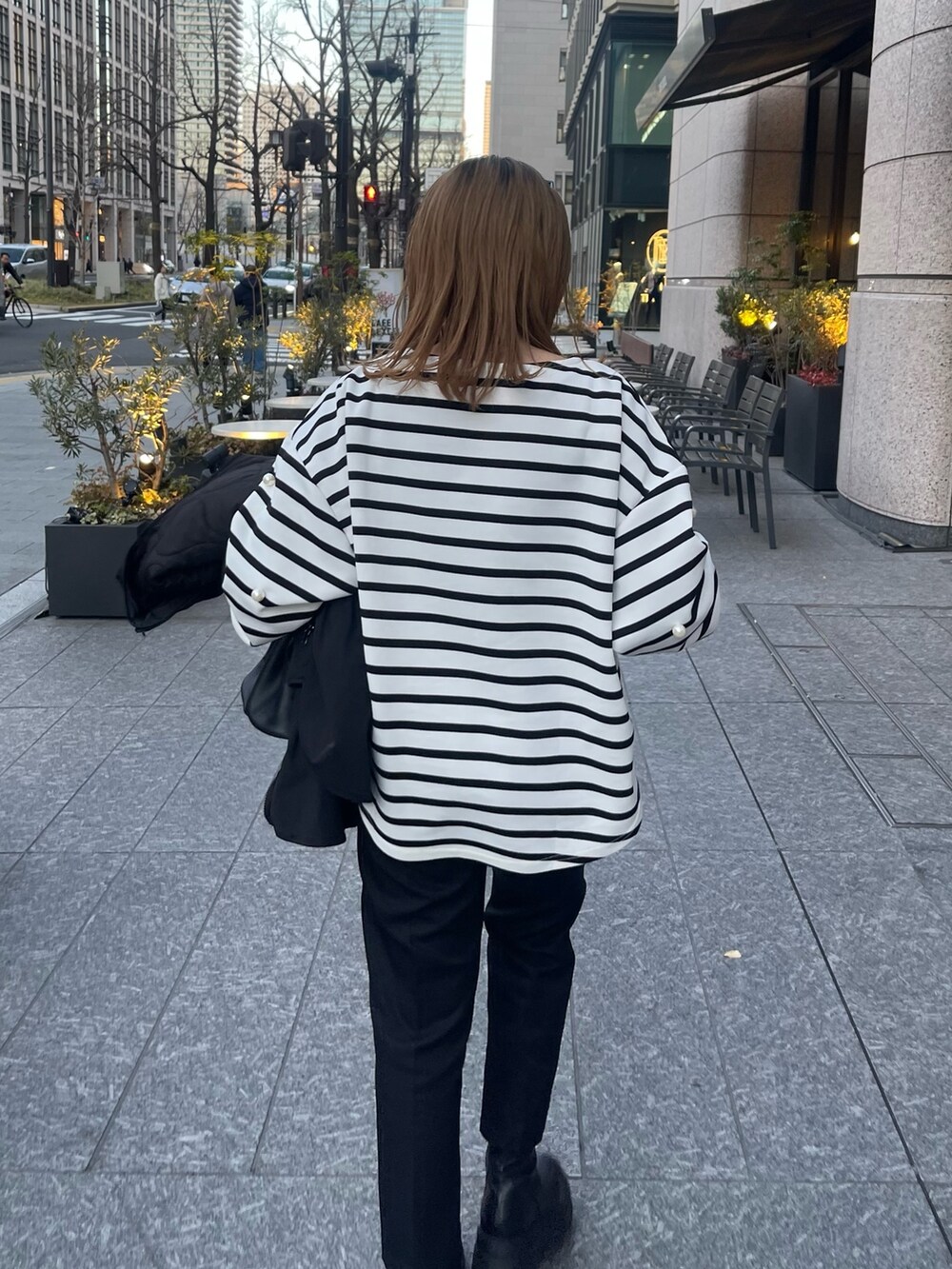 「今日のコスメと服、ボーダー、休日スタイル、モノトーン、メガネ女子、スポーツミックス、春コーデ、プチプラ、春服みてみて、ブーツ、テーパードパンツ、厚底シューズ」｜「prose verseのパール付きボーダートップス（Tシャツ/カットソー、ホワイト系）」を使った、ももぞうさん（レディース・154cm）の冬コーディネートの4枚目の写真
