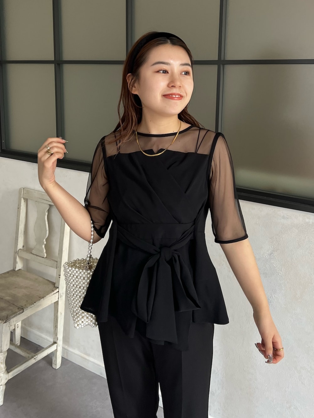 「秋服準備はじめました、今日のコスメと服、お呼ばれスタイル、結婚式、オケージョン、プチプラ、秋コーデ、お出かけコーデ、セットアップ、シンプルコーデ、ブラック、ワントーンコーデ、キレイめ」｜「prose verseのベロアカチューシャ（カチューシャ、ブラック系）」を使った、ももぞうさん（レディース・154cm）の秋コーディネートの2枚目の写真