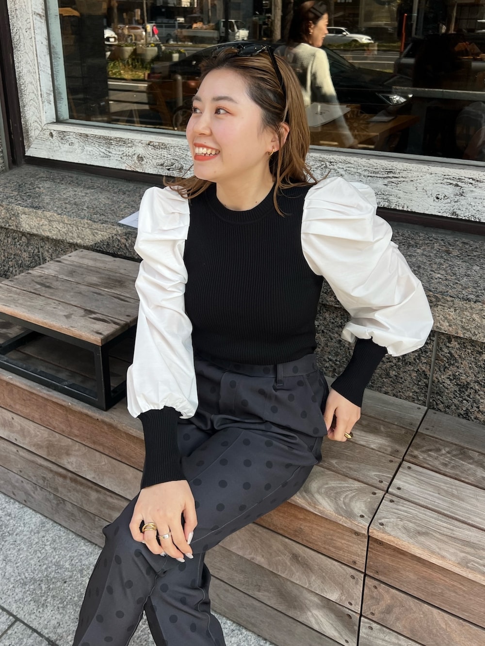 「休日スタイル、お出かけコーデ、モノトーン、デートコーデ、プチプラ、シンプルコーデ、ブーツ、テーパードパンツ、ドット、パワショル、メガネ女子、厚底シューズ、今日のコスメと服」｜「prose verseのハート柄センタープレステーパードパンツ（その他パンツ、グレー系）」を使った、ももぞうさん（レディース・154cm）の冬コーディネートの2枚目の写真