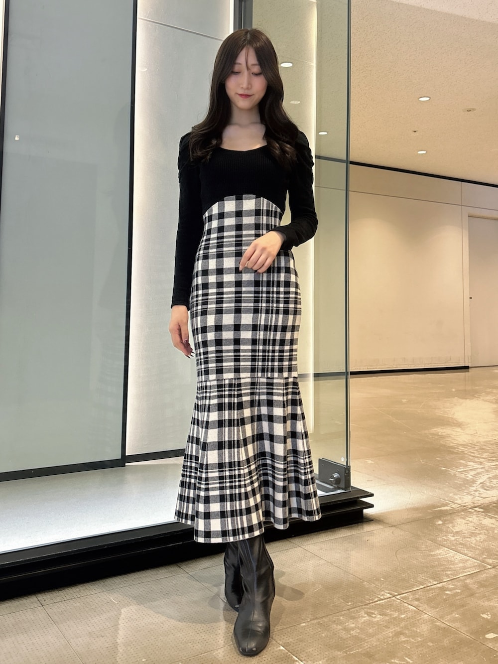 レディースの秋コーディネートの2枚目の写真