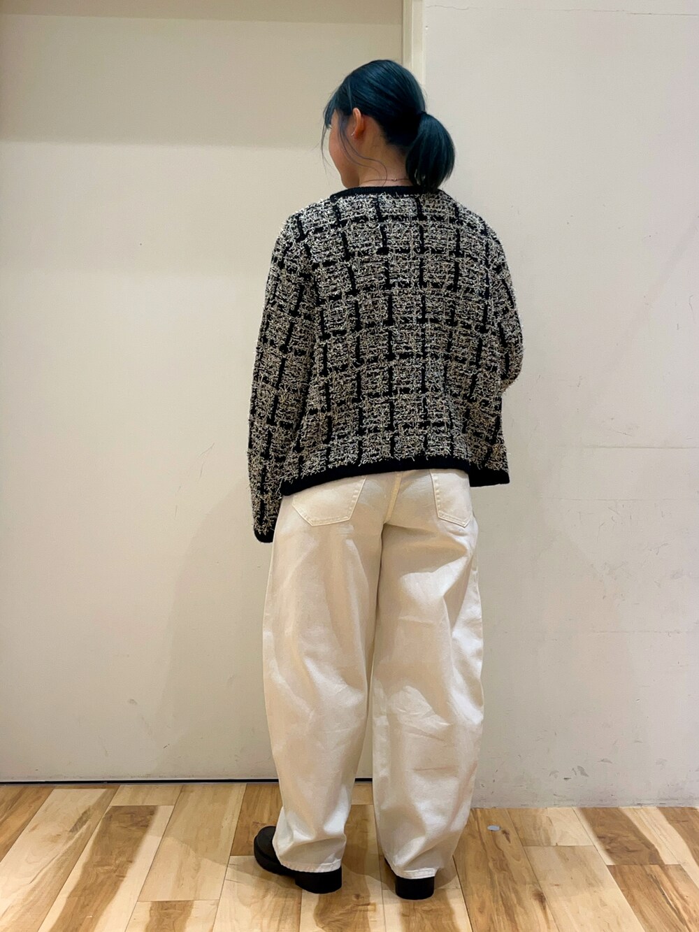 「sm2rhythmのロゴプリントロンT（Tシャツ/カットソー、グレー系）」を使った、さわさん（レディース・155cm）の秋コーディネートの2枚目の写真