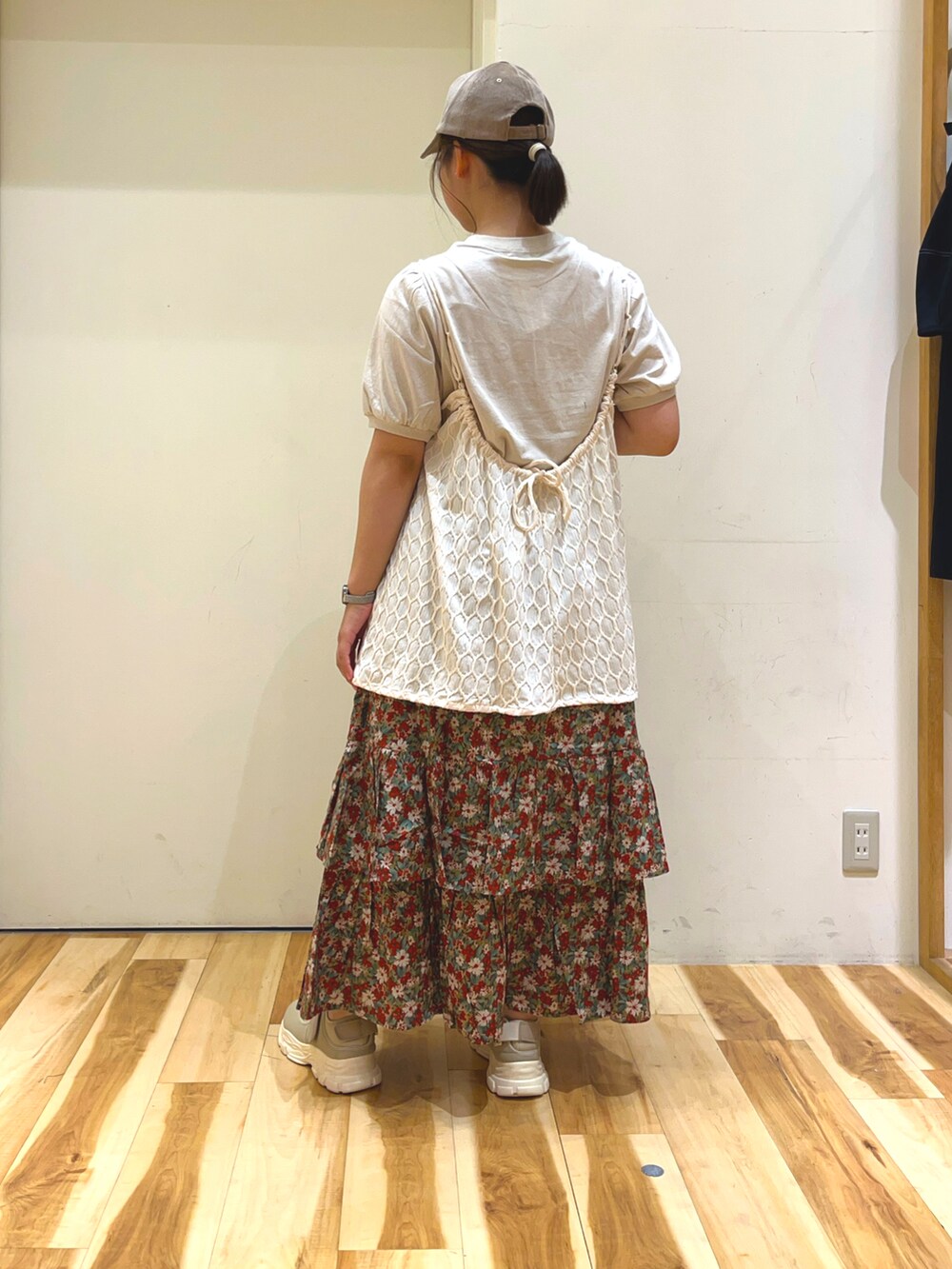 「Samansa Mos2のコーデュロイキャップ（ハット、ベージュ系）」を使った、さわさん（レディース・155cm）の夏コーディネートの2枚目の写真