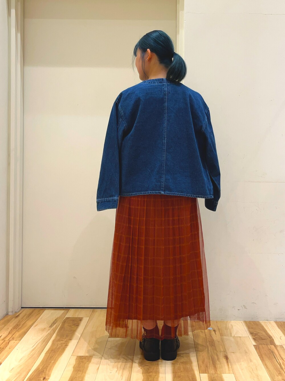 「Samansa Mos2のネコ転写プリントカットソー（Tシャツ/カットソー、ホワイト系）」を使った、さわさん（レディース・155cm）の秋コーディネートの2枚目の写真