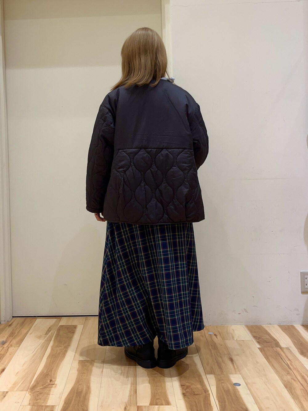 「Samansa Mos2のアイテム（シャツ/ブラウス、ブルー系）」を使った、さわさん（レディース・155cm）の秋コーディネートの2枚目の写真