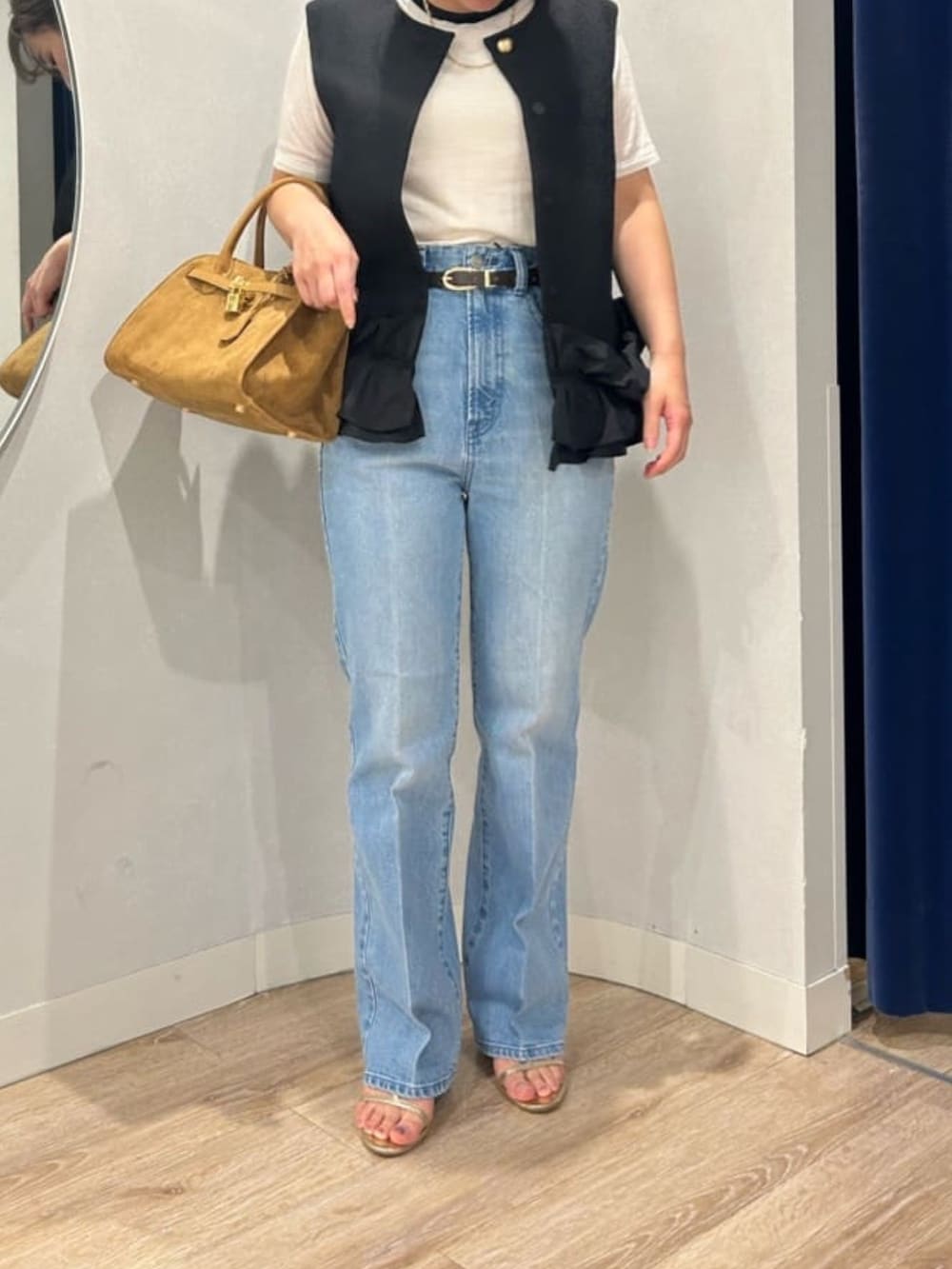 「秋服準備はじめました、デニム、シンプルスタイル、お出かけコーデ、大人コーデ、秋のコーデ、シンプル、休日スタイル、おしゃれさんと繋がりたい、キレイめカジュアル、低身長女子、シンプルコーデ、大人かわいい」｜「Rie Millerの【RM denim】センタープレスハイウエストパンツ（デニムパンツ、ブルー系）」を使った、nolnaomiさん（骨格ストレート・レディース・150cm）の秋コーディネートの2枚目の写真