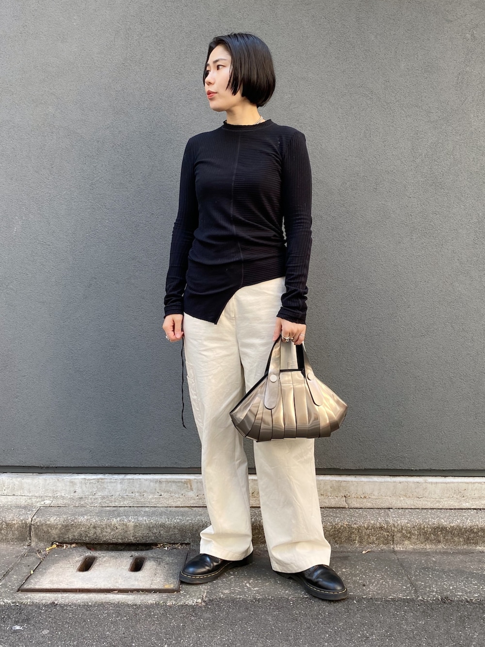 「ヒロコハヤシ、HIROKO HAYASHI、HIROKOHAYASHI、限定、春服コーデ、おでかけコーデ、カジュアルコーデ、ハンドバッグ、ショルダーバッグ」｜「HIROKO HAYASHIのOSSO VIVO（オッソ ヴィーヴォ）2wayハンドバッグ（ハンドバッグ、その他）」を使った、um_hhさん（レディース・161cm）の春コーディネートの3枚目の写真