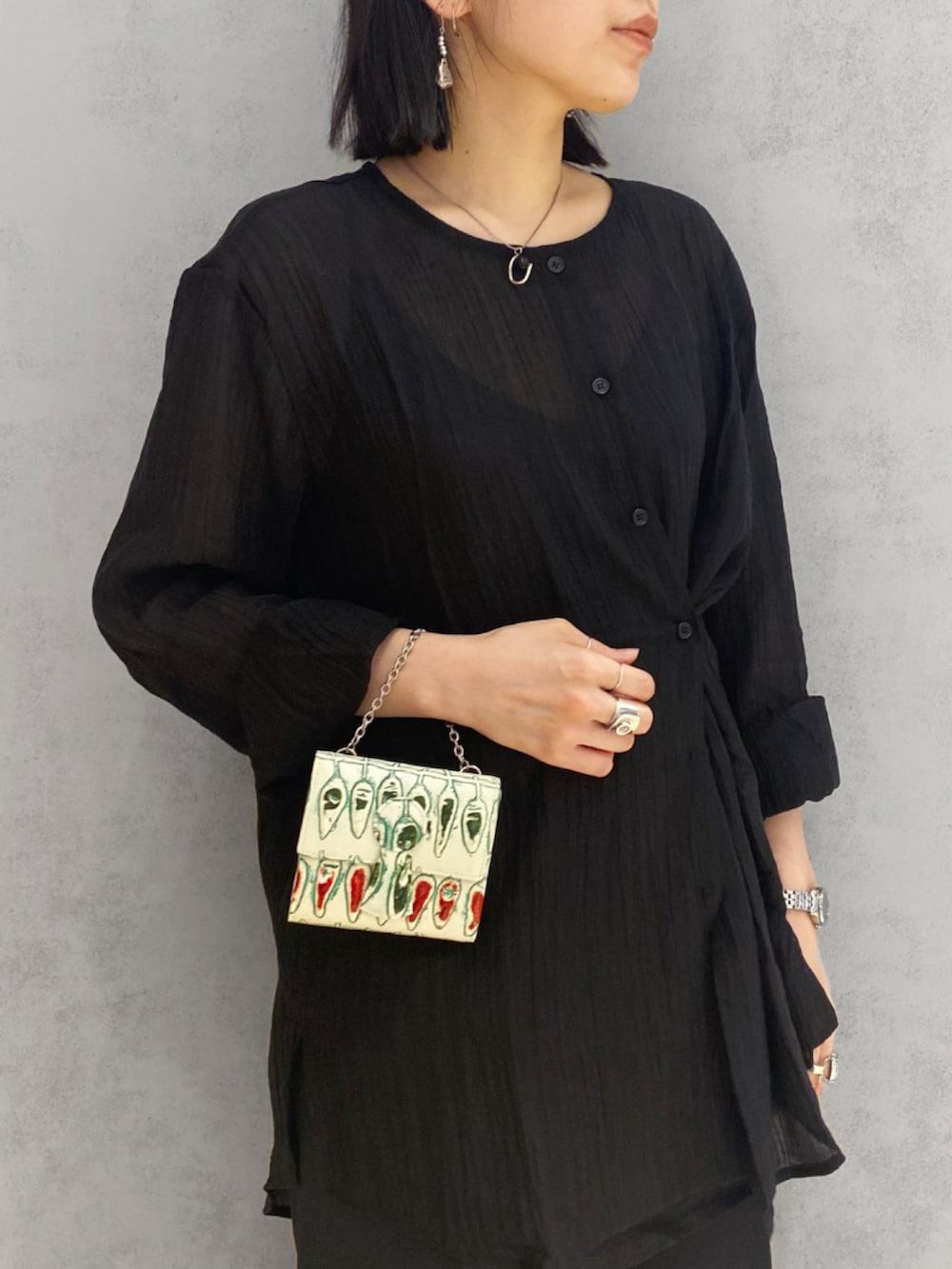 「ヒロコハヤシ、HIROKOHAYASHI、HIROKO HAYASHI、ペペローネ、シンプルコーデ、お財布バッグ、カジュアルコーデ」｜「HIROKO HAYASHIのPEPELONE(ペペローネ)持ち手付き財布（財布、ベージュ系）」を使った、um_hhさん（レディース・161cm）の夏コーディネートの3枚目の写真