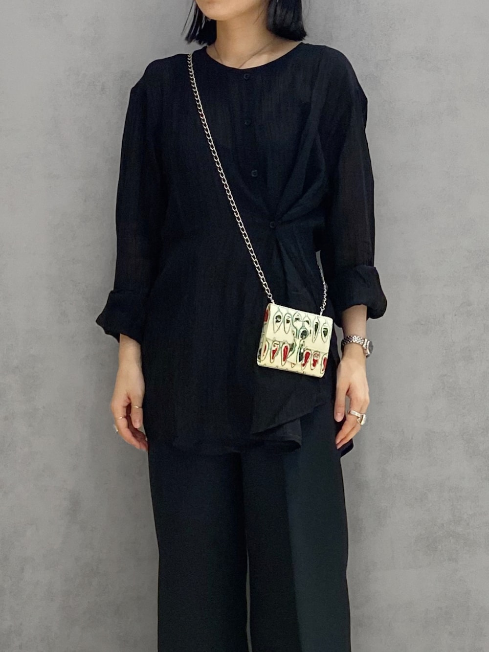 「ヒロコハヤシ、HIROKOHAYASHI、HIROKO HAYASHI、ペペローネ、シンプルコーデ、お財布バッグ、カジュアルコーデ」｜「HIROKO HAYASHIのPEPELONE(ペペローネ)持ち手付き財布（財布、ベージュ系）」を使った、um_hhさん（レディース・161cm）の夏コーディネートの2枚目の写真