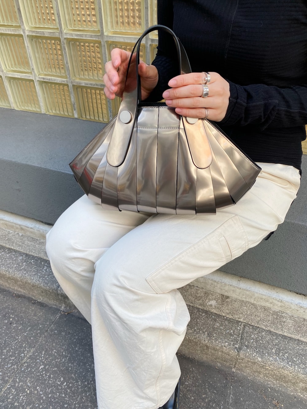 「ヒロコハヤシ、HIROKO HAYASHI、HIROKOHAYASHI、限定、春服コーデ、おでかけコーデ、カジュアルコーデ、ハンドバッグ、ショルダーバッグ」｜「HIROKO HAYASHIのOSSO VIVO（オッソ ヴィーヴォ）2wayハンドバッグ（ハンドバッグ、その他）」を使った、um_hhさん（レディース・161cm）の春コーディネートの2枚目の写真