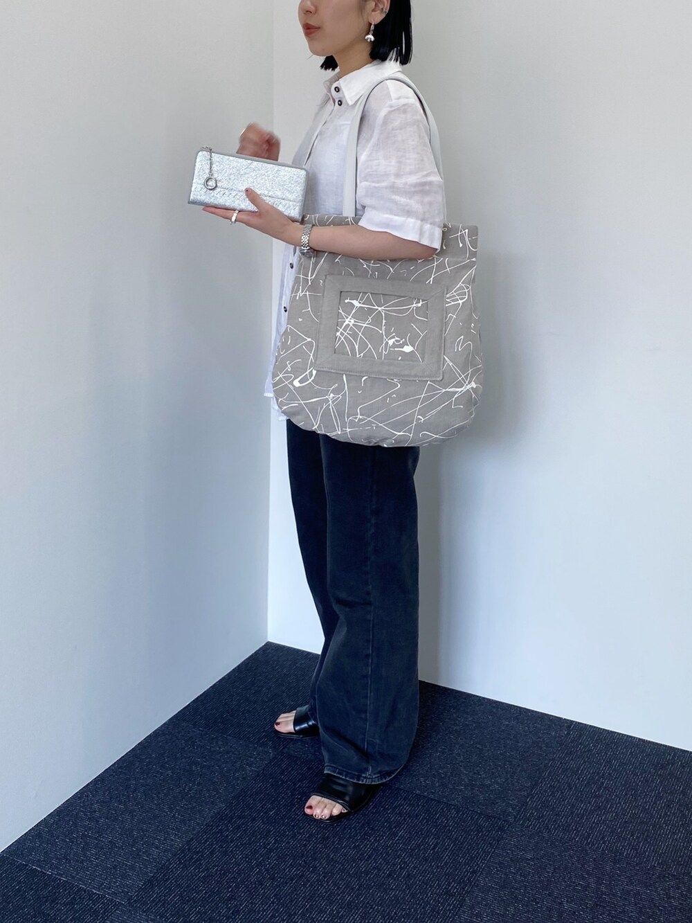 「ヒロコハヤシ、HIROKO HAYASHI、HIROKOHAYASHI、トートバッグ、麻バッグ、夏コーデ、爽やかコーデ、デニム」｜「HIROKO HAYASHIのVERNICE（ベルニーチェ）トートバッグ（トートバッグ、ベージュ系）」を使った、um_hhさん（レディース・161cm）の夏コーディネートの3枚目の写真
