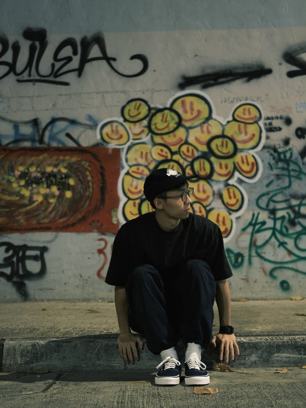 その他のシューズを着用したメンズの春コーディネートの4枚目の写真