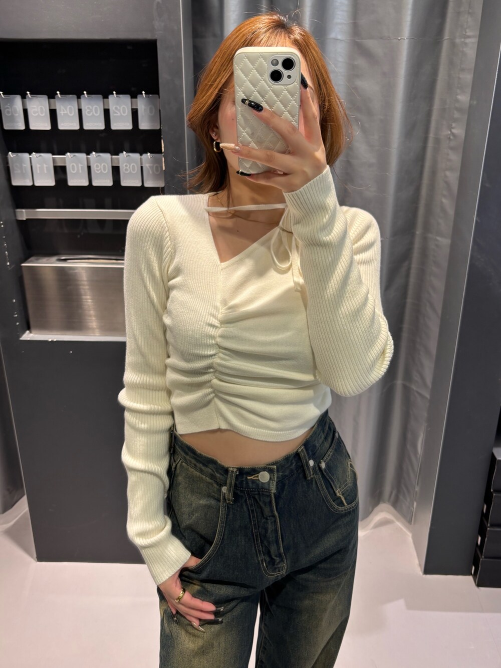 「カジュアルスタイル、大人可愛い、きれいめコーデ、パンツスタイル、春服、デニム、EMODA、EMODASTAFF、EMODAコーデ、emoda_jeans、EMODAデニム」｜「EMODAのヴィンテージライクオーバーブルゾン（ブルゾン、ブラウン系）」を使った、豊田朱莉さん（レディース・157cm）の冬コーディネートの5枚目の写真