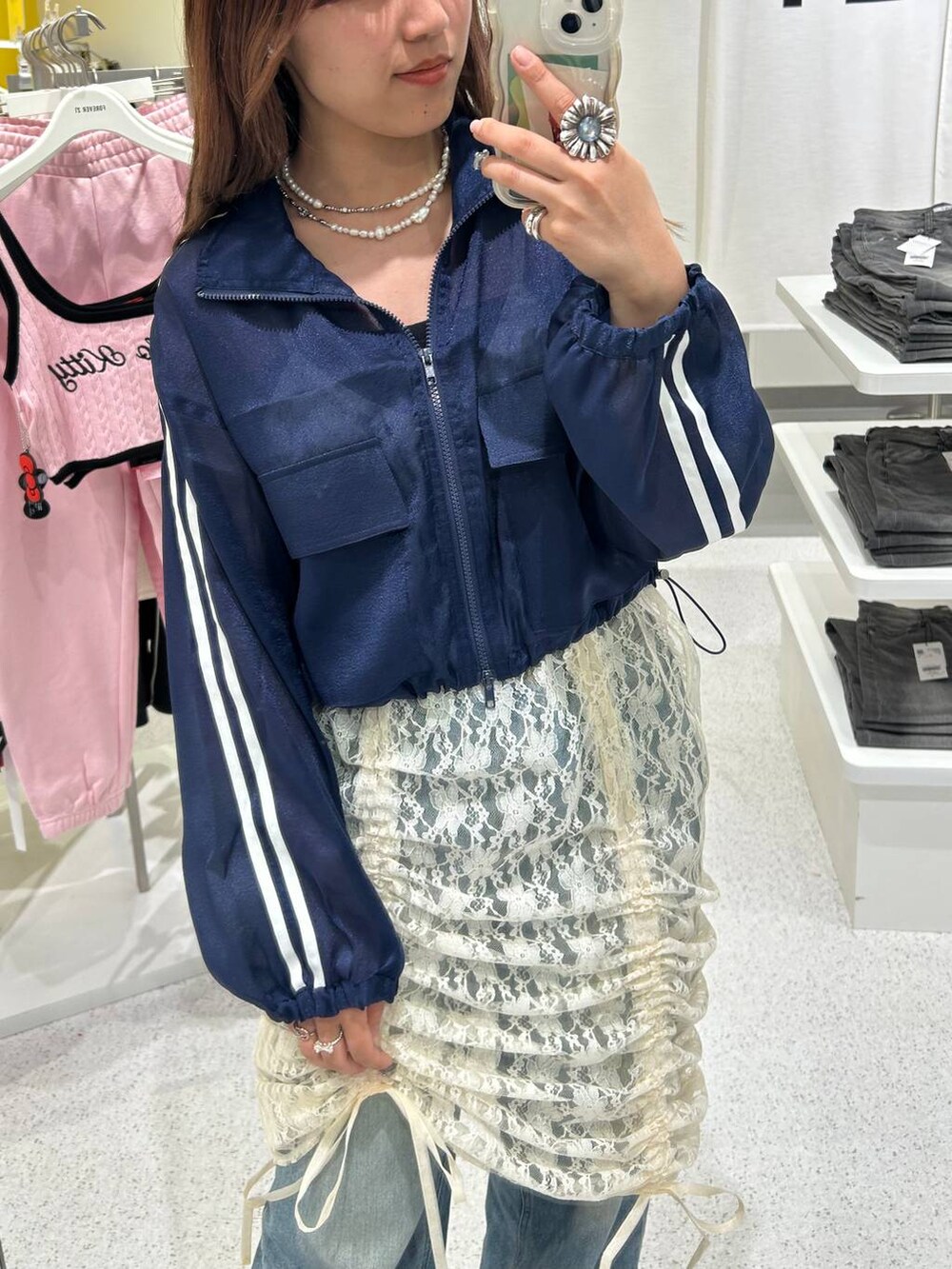 「個性派、差し色コーデ、女子ウケ」|「JEANASISのラバーチェルシーブーツ/114214(ブーツ、ブラック系)」を使った、shirabe108さん(レディース・163cm)の春コーディネートの2枚目の写真