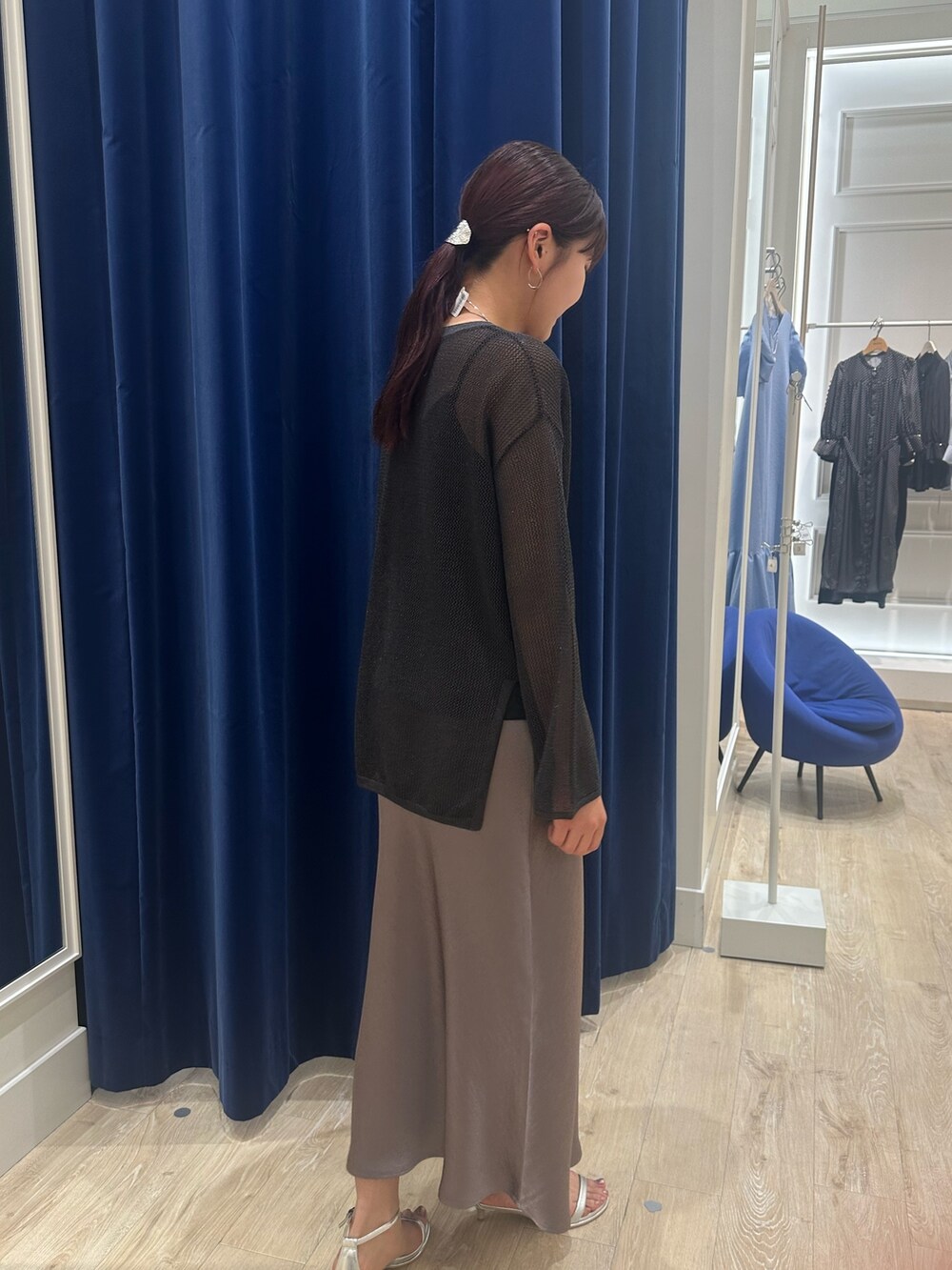 「NOLLEY’S Sophiの《手洗い可能》ラメメッシュ編みスキッパープルオーバーニット（ニット/セーター、グレー系）」を使った、mutsumi endoさん（メンズ・164cm）の春コーディネートの4枚目の写真