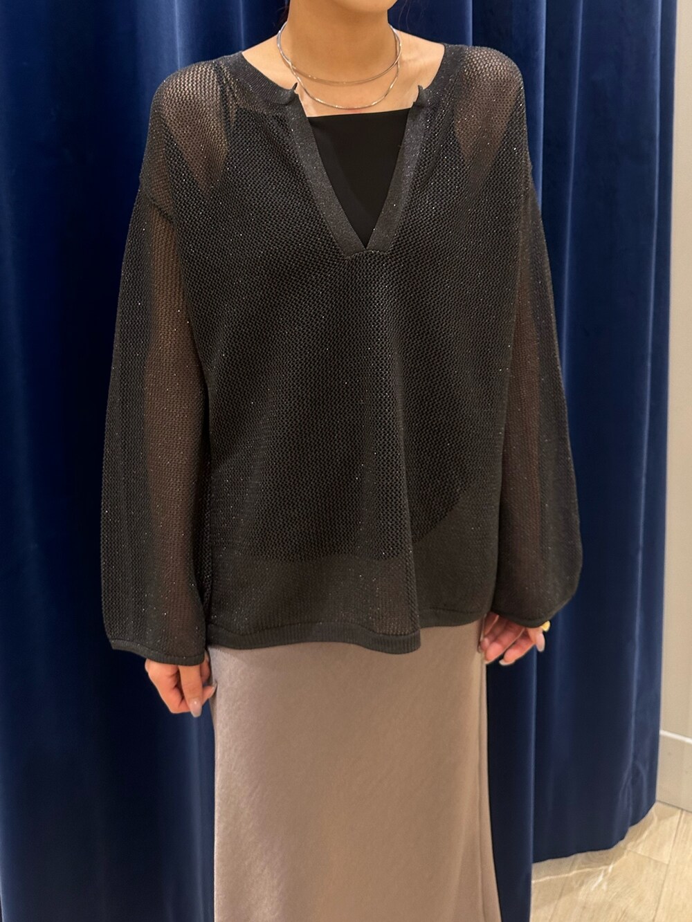 「NOLLEY’S Sophiの《手洗い可能》ラメメッシュ編みスキッパープルオーバーニット（ニット/セーター、グレー系）」を使った、mutsumi endoさん（メンズ・164cm）の春コーディネートの2枚目の写真