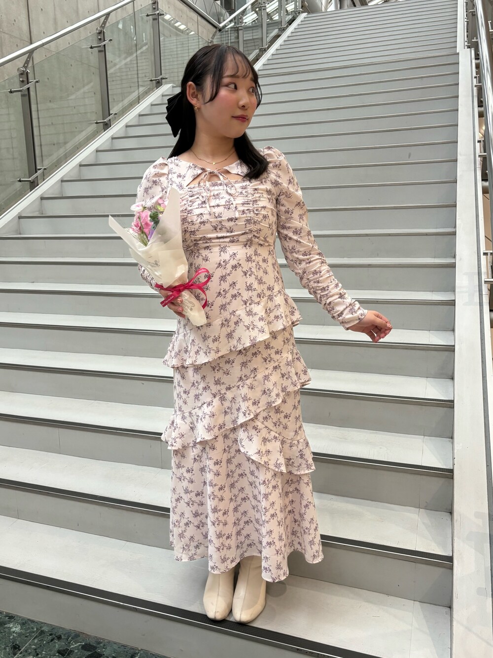 「きれいめコーデ、春カラー、大人可愛い、オトナカワイイ、キレイめ、シンプルコーデ、レディースファッション、ロングスカート」｜「one after another NICE CLAUPの【推し活collection】シャーリングリボンワンピース（ワンピース、ピンク系）」を使った、るなさん（レディース・158cm）の冬コーディネートの3枚目の写真
