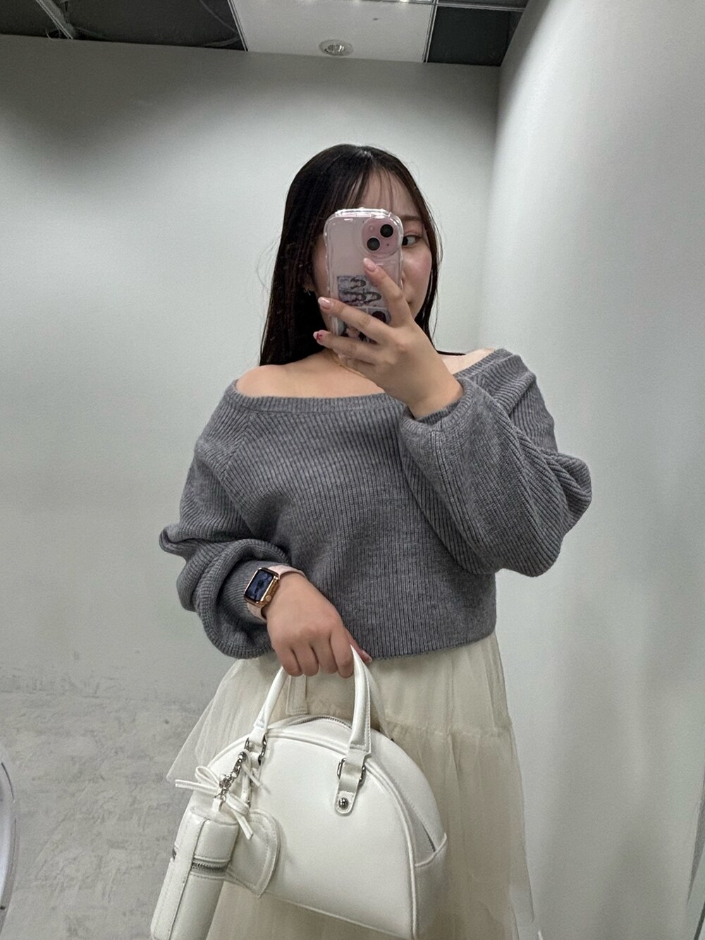 「クリスマスに着たい服、最近のいい感じコーデ、ニット」｜「one after another NICE CLAUPのチュールロングスカート（スカート、ベージュ系）」を使った、るなさん（レディース・158cm）の冬コーディネートの2枚目の写真