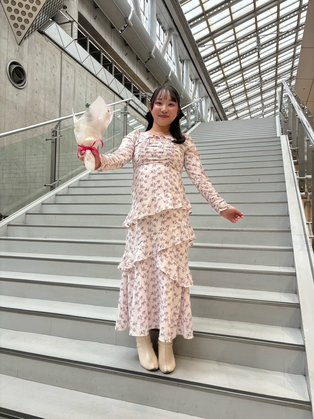 「きれいめコーデ、春カラー、大人可愛い、オトナカワイイ、キレイめ、シンプルコーデ、レディースファッション、ロングスカート」｜「one after another NICE CLAUPの【推し活collection】シャーリングリボンワンピース（ワンピース、ピンク系）」を使った、るなさん（レディース・158cm）の冬コーディネートの2枚目の写真