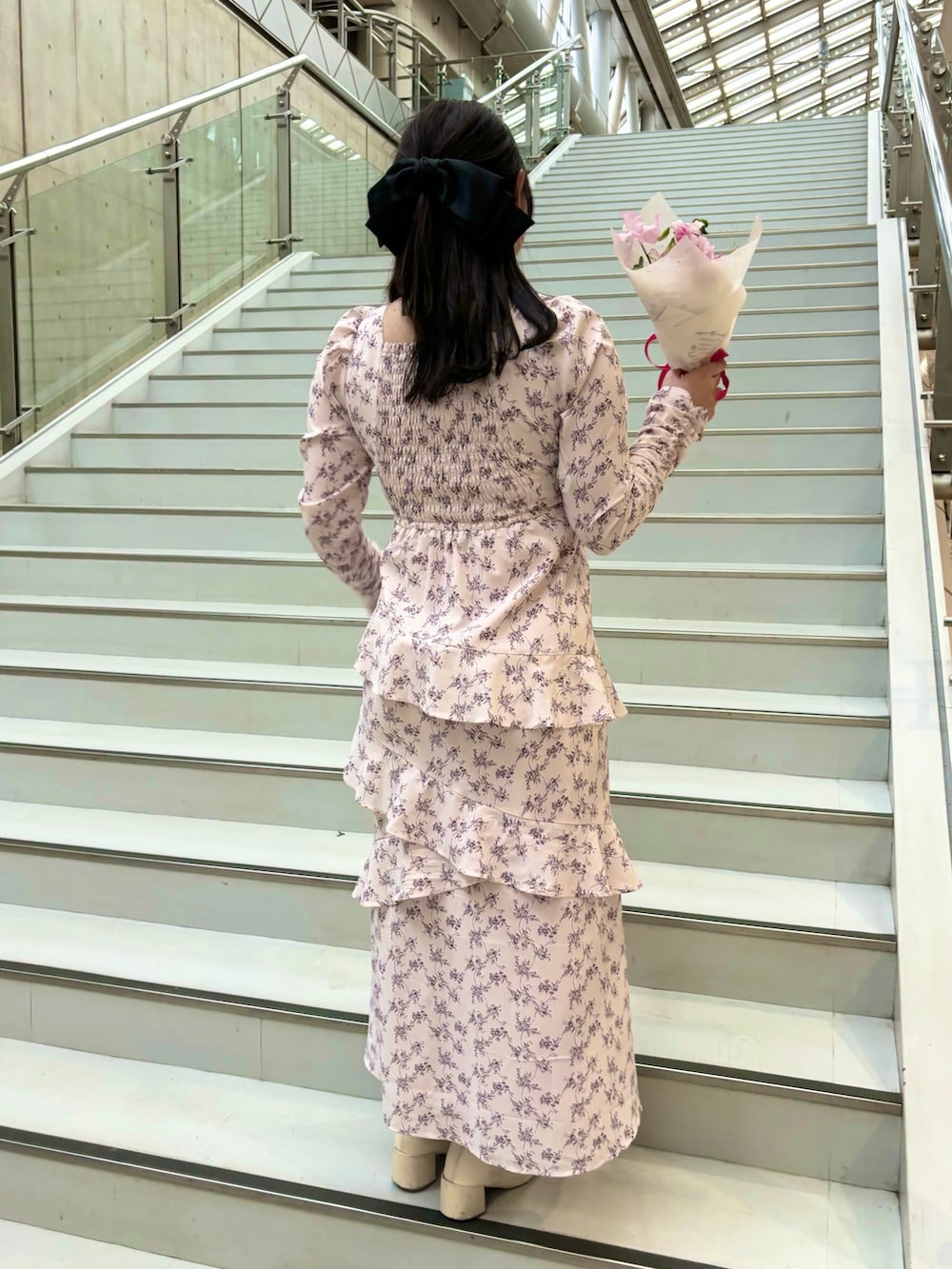 「きれいめコーデ、春カラー、大人可愛い、オトナカワイイ、キレイめ、シンプルコーデ、レディースファッション、ロングスカート」｜「one after another NICE CLAUPの【推し活collection】シャーリングリボンワンピース（ワンピース、ピンク系）」を使った、るなさん（レディース・158cm）の冬コーディネートの4枚目の写真