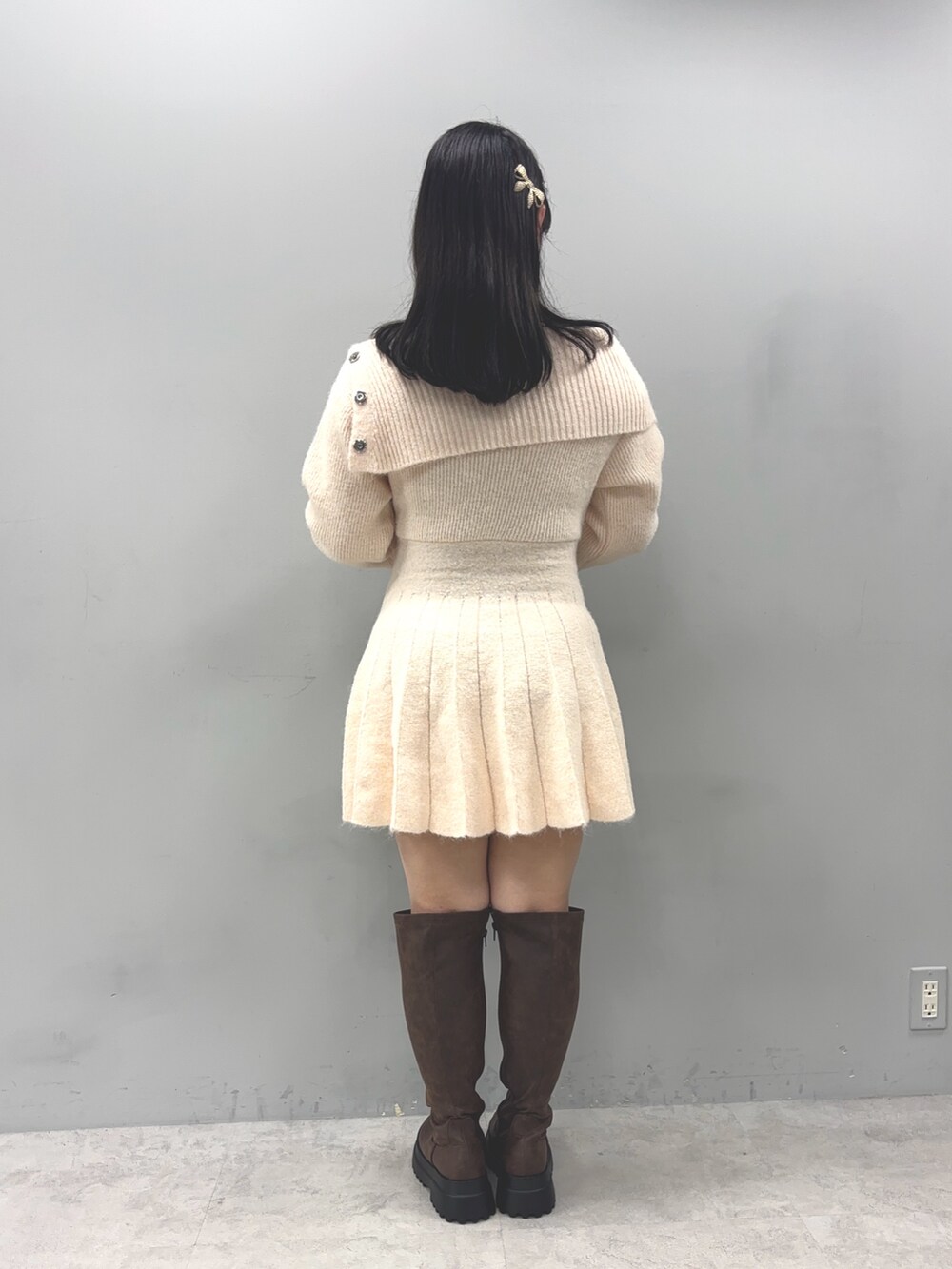 「秋っぽコーデ更新中」｜「one after another NICE CLAUPのオフショルプリーツニットワンピース（ワンピース、ピンク系）」を使った、るなさん（レディース・158cm）の秋コーディネートの5枚目の写真