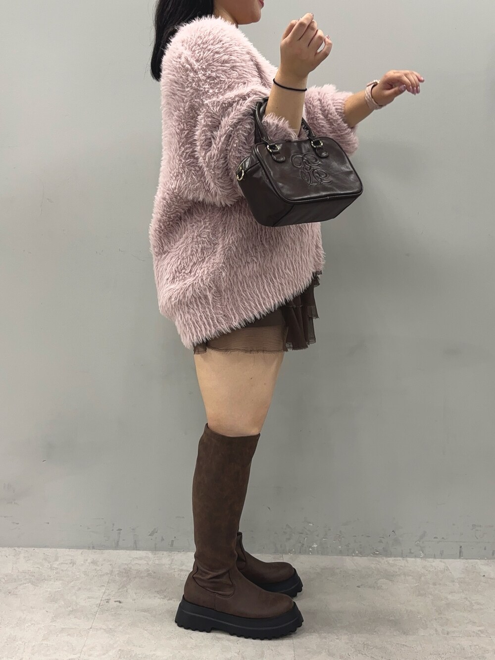 「秋コーデ、カーディガン、テーマパークコーデ」|「one after another NICE CLAUPのタンクソールロングブーツ(ブーツ、ブラウン系)」を使った、るなさん(レディース・158cm)の秋コーディネートの3枚目の写真