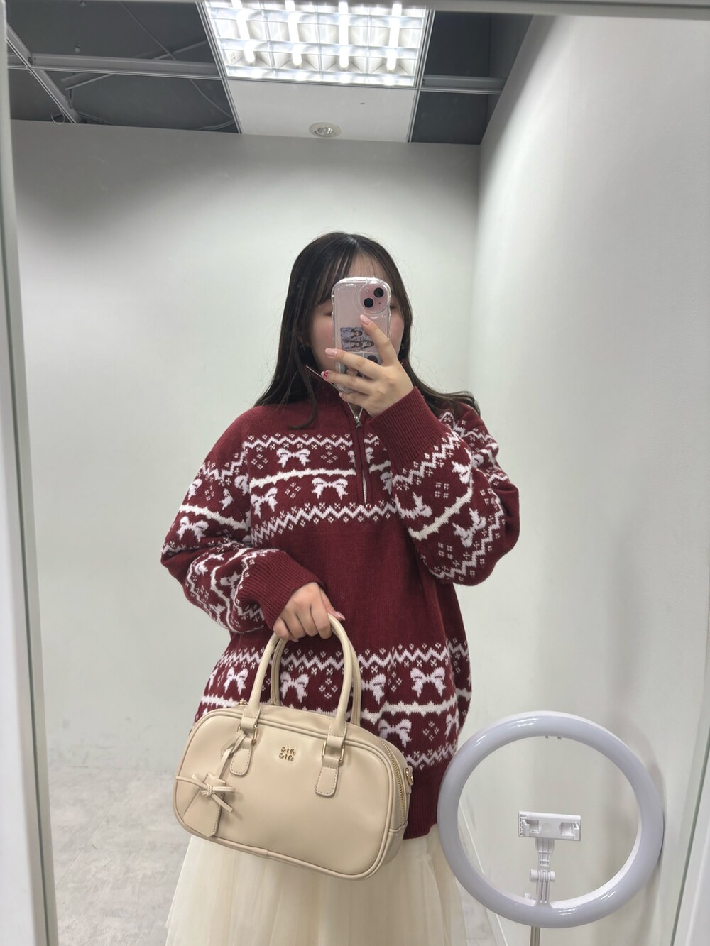 「クリスマスに着たい服、最近のいい感じコーデ、ニット」｜「one after another NICE CLAUPのチュールロングスカート（スカート、ベージュ系）」を使った、るなさん（レディース・158cm）の冬コーディネートの2枚目の写真