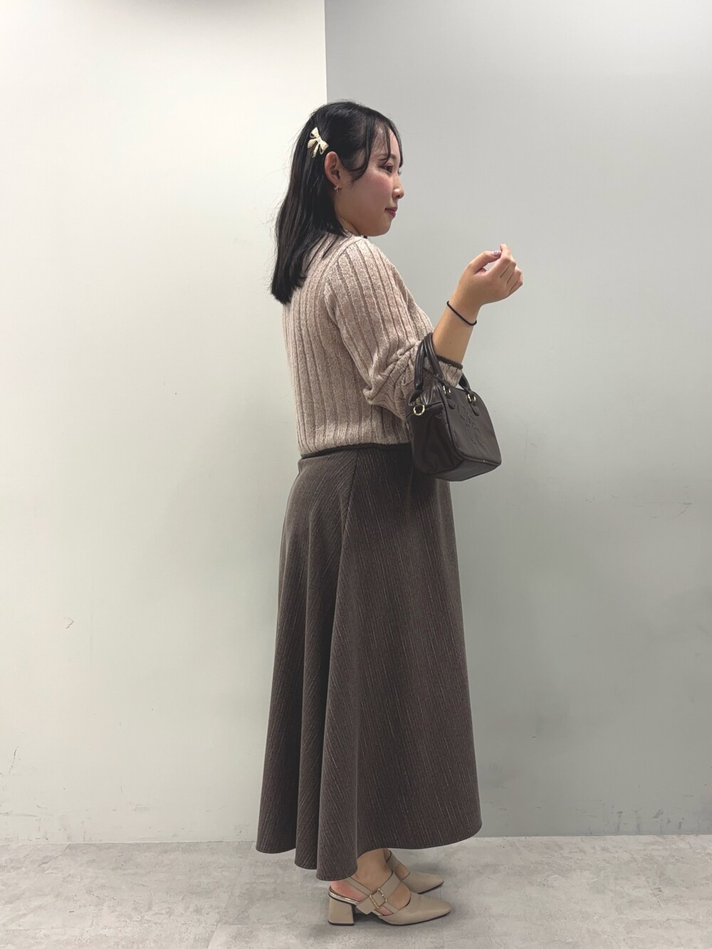 「秋っぽコーデ更新中」｜「one after another NICE CLAUPの【OTONANICE】襟付き配色ニットカーディガン（カーディガン/ボレロ、ベージュ系）」を使った、るなさん（レディース・158cm）の秋コーディネートの3枚目の写真