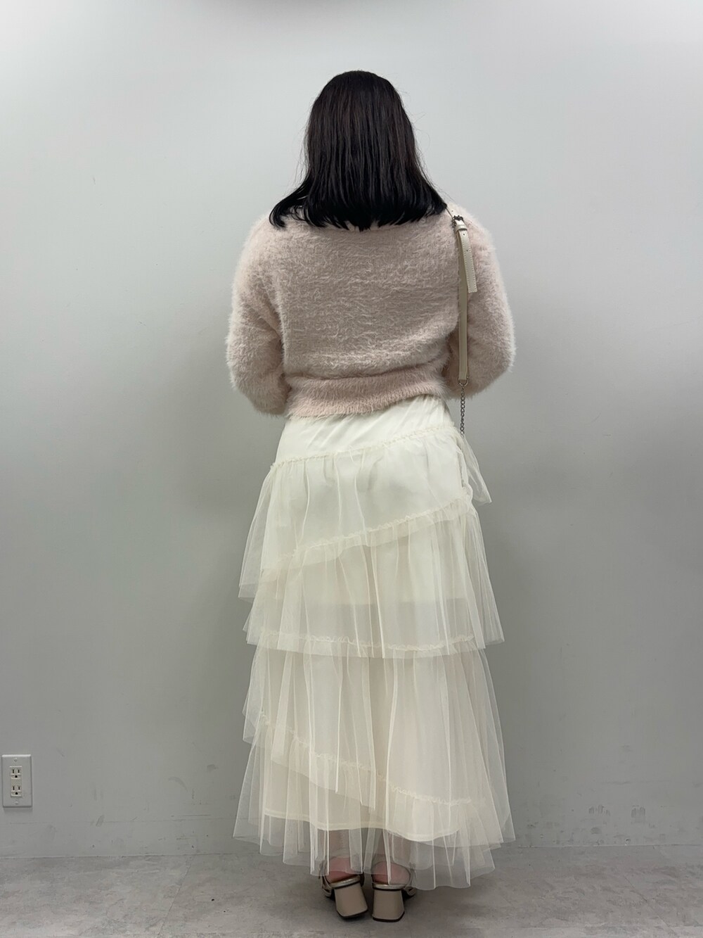 「秋っぽコーデ更新中」｜「one after another NICE CLAUPのゴールドボタンフェザーショートカーディガン（カーディガン/ボレロ、ピンク系）」を使った、るなさん（レディース・158cm）の秋コーディネートの5枚目の写真