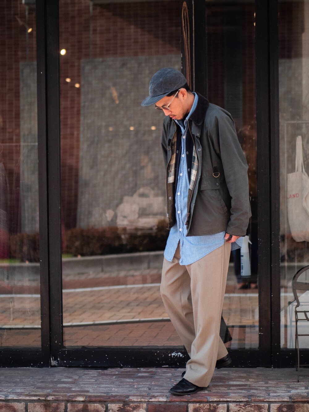 「barbour、バブアー、vintage、VINTAGE、ビンテージ、ヴィンテージ、古着MIX、古着コーデ、古着、キャップ、革靴、冬コーデ」｜「Barbourのアイテム（ブルゾン、グリーン系）」を使った、tasuuuuuさん（メンズ・180cm）の冬コーディネートの3枚目の写真