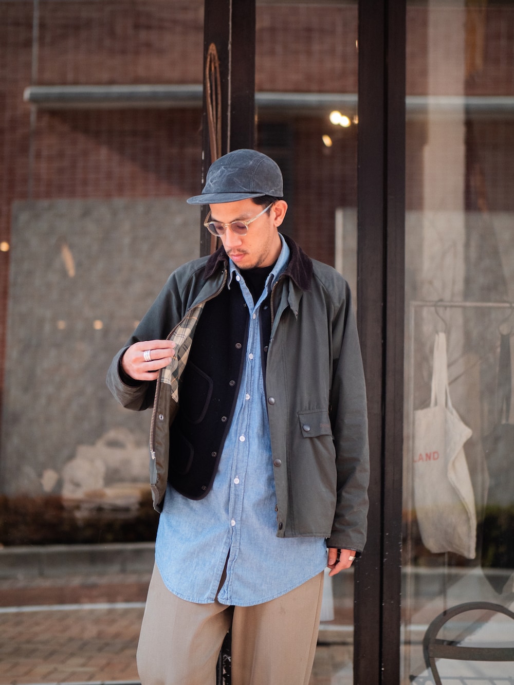 「barbour、バブアー、vintage、VINTAGE、ビンテージ、ヴィンテージ、古着MIX、古着コーデ、古着、キャップ、革靴、冬コーデ」｜「Barbourのアイテム（ブルゾン、グリーン系）」を使った、tasuuuuuさん（メンズ・180cm）の冬コーディネートの2枚目の写真