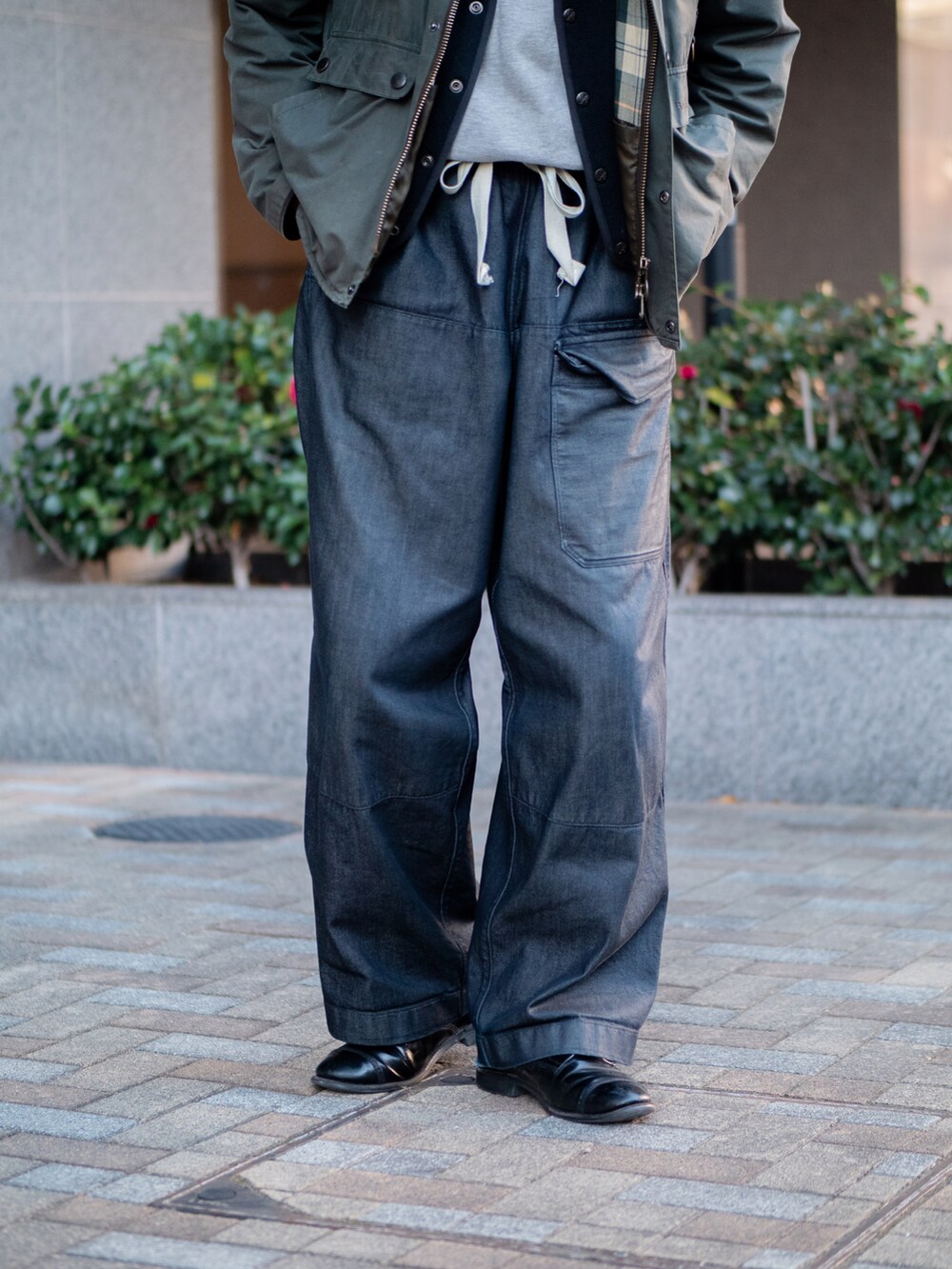 「シンプルコーデ、冬コーデ、barbour、バブアー、VINTAGE、vintage、ビンテージ、古着MIX、古着コーデ、古着、デニム、デニムパンツ、ワイドパンツ、スウェット」｜「Scyeのアイテム（キャップ、グリーン系）」を使った、tasuuuuuさん（メンズ・180cm）の冬コーディネートの4枚目の写真