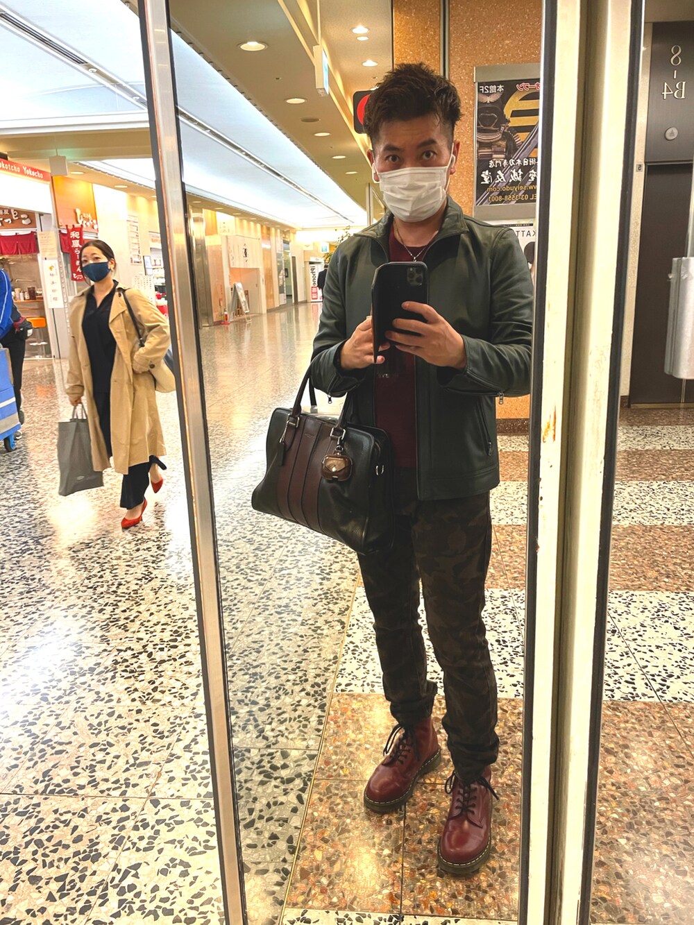 「メンズファッションプラスのアイテム（ニット/セーター、ホワイト系）」を使った、平山 理さん（メンズ・168cm）の秋コーディネートの2枚目の写真