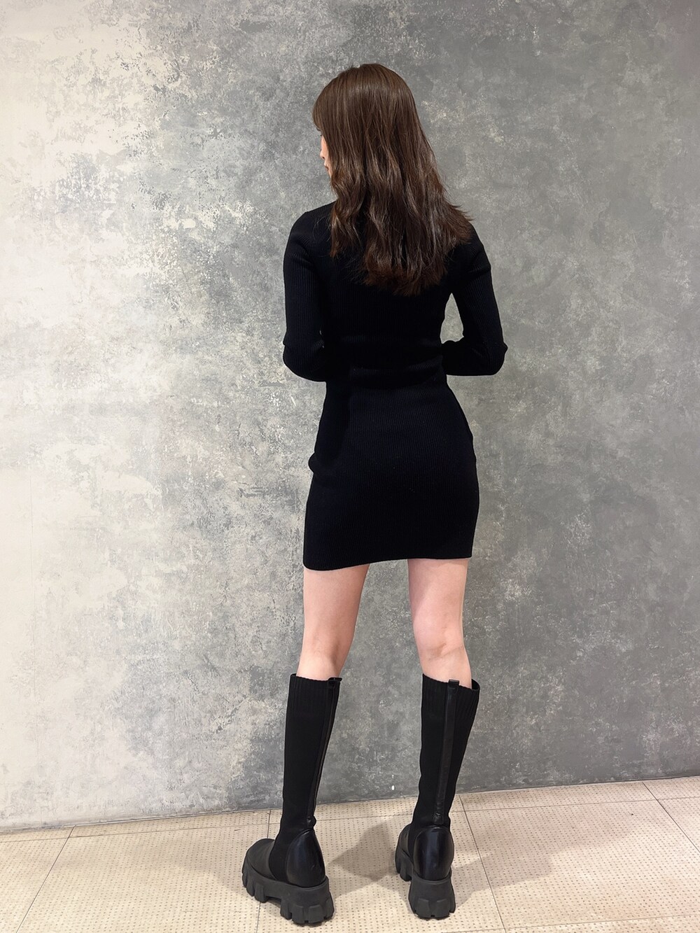 「GYDAのPOLOニットタイトワンピース（ワンピース、ブラック系）」を使った、ichiさん（レディース・156cm）の冬コーディネートの3枚目の写真