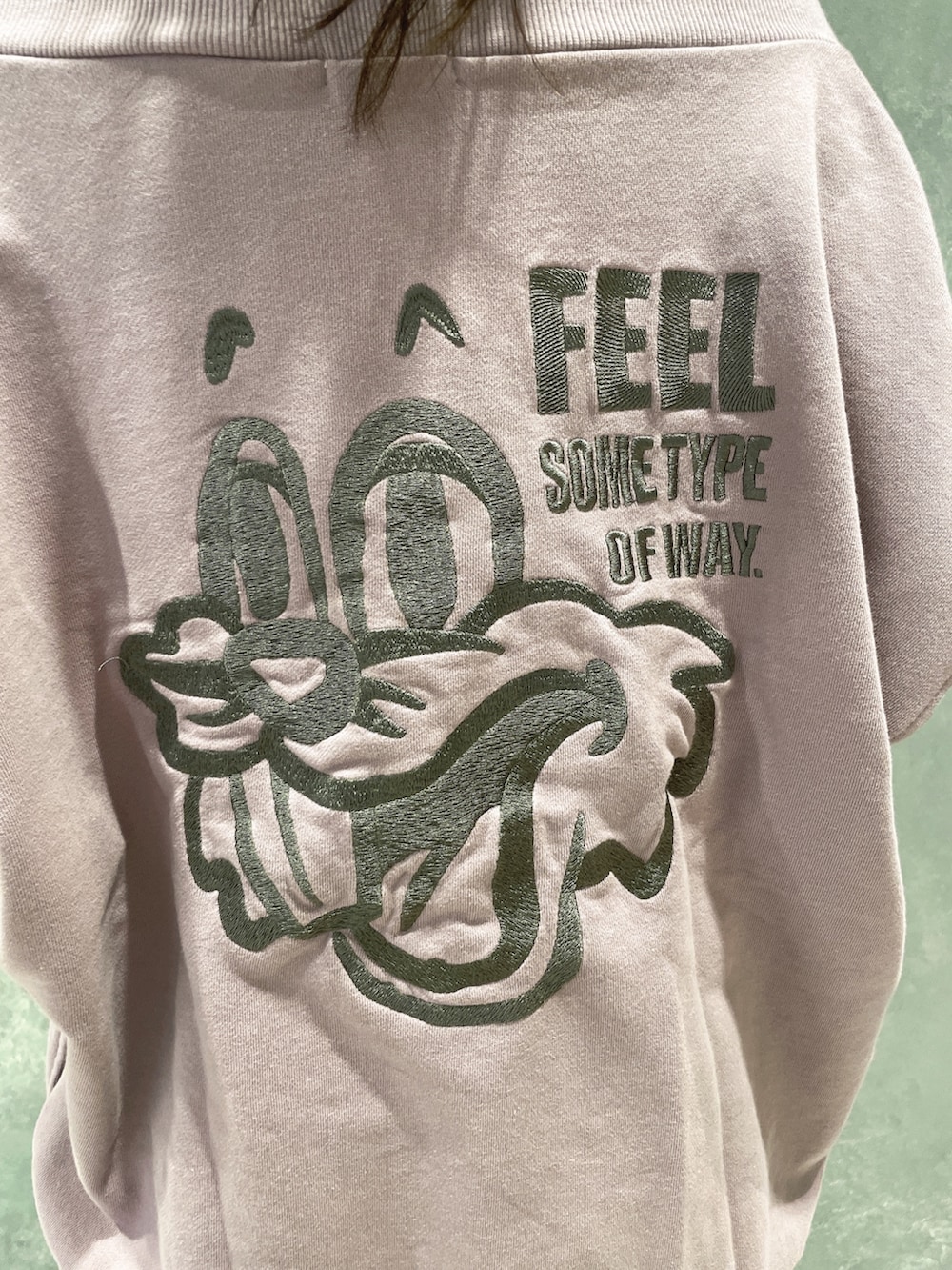 「GYDAのFEEL BUNNY VネックスウェットTOPS（スウェット、ピンク系）」を使った、ichiさん（レディース・156cm）の秋コーディネートの7枚目の写真
